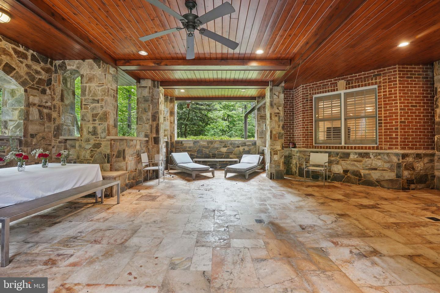 2555 VALE RIDGE CT, OAKTON, Virginia 22124, 5 Bedrooms Bedrooms, ,7 BathroomsBathrooms,Residential,For sale,2555 VALE RIDGE CT,VAFX2243554 MLS # VAFX2243554