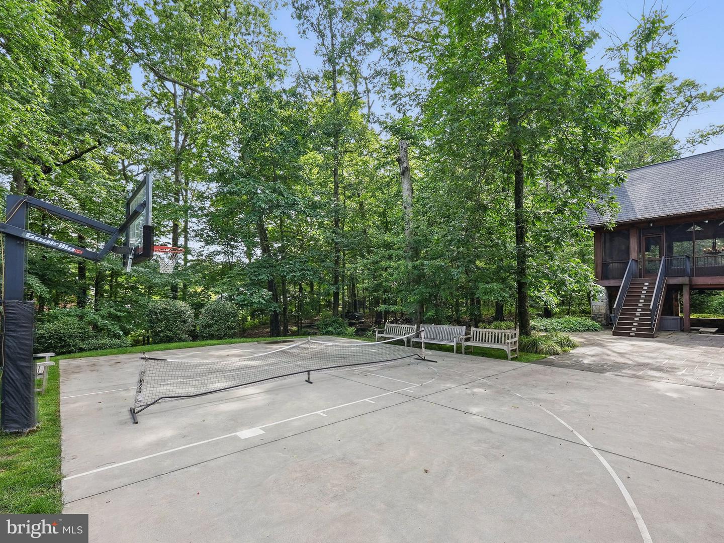 2555 VALE RIDGE CT, OAKTON, Virginia 22124, 5 Bedrooms Bedrooms, ,7 BathroomsBathrooms,Residential,For sale,2555 VALE RIDGE CT,VAFX2243554 MLS # VAFX2243554