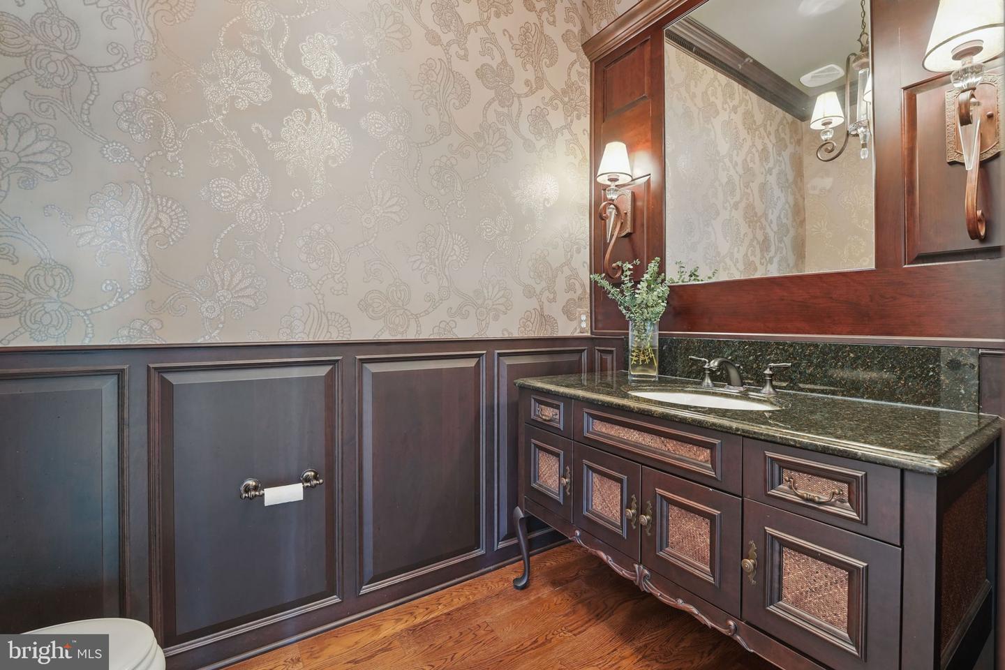 2555 VALE RIDGE CT, OAKTON, Virginia 22124, 5 Bedrooms Bedrooms, ,7 BathroomsBathrooms,Residential,For sale,2555 VALE RIDGE CT,VAFX2243554 MLS # VAFX2243554