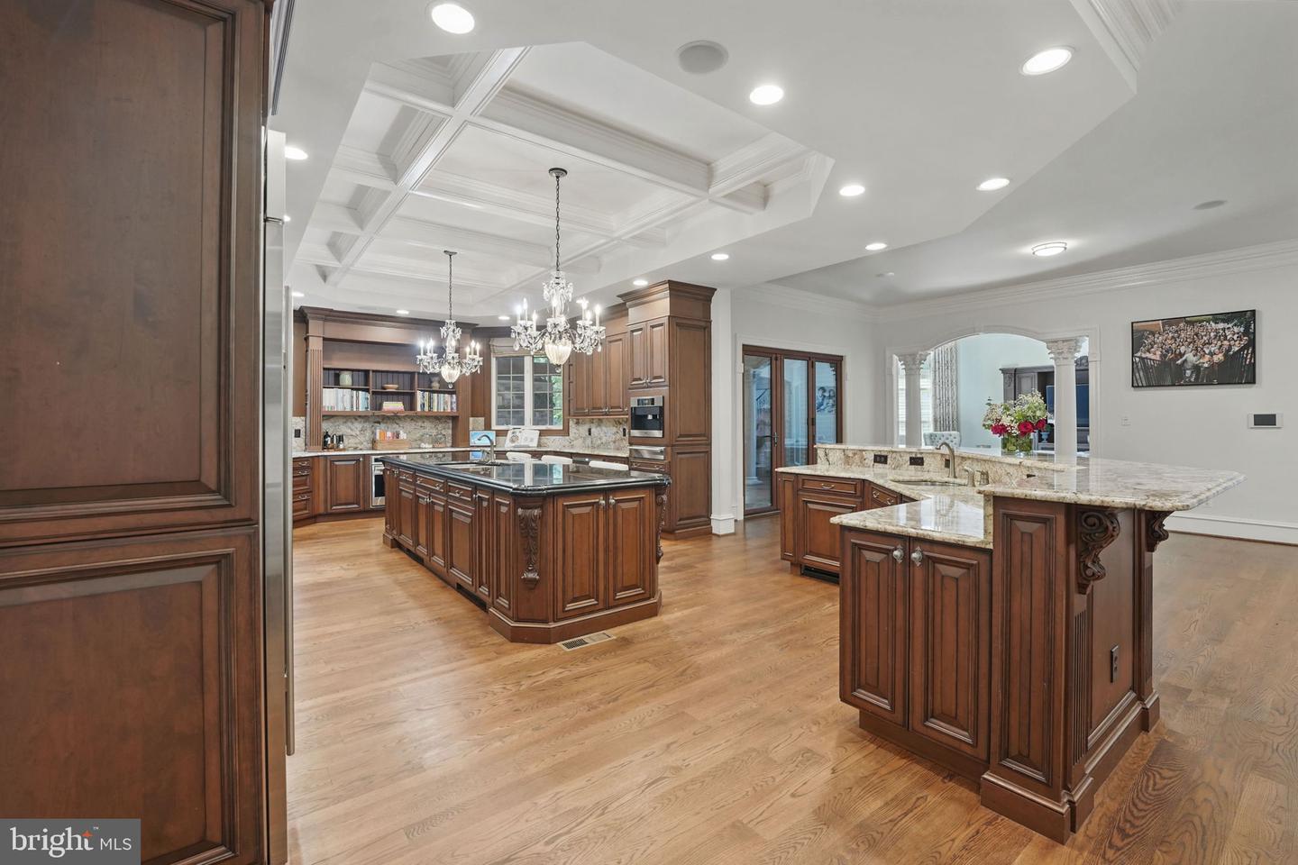 2555 VALE RIDGE CT, OAKTON, Virginia 22124, 5 Bedrooms Bedrooms, ,7 BathroomsBathrooms,Residential,For sale,2555 VALE RIDGE CT,VAFX2243554 MLS # VAFX2243554