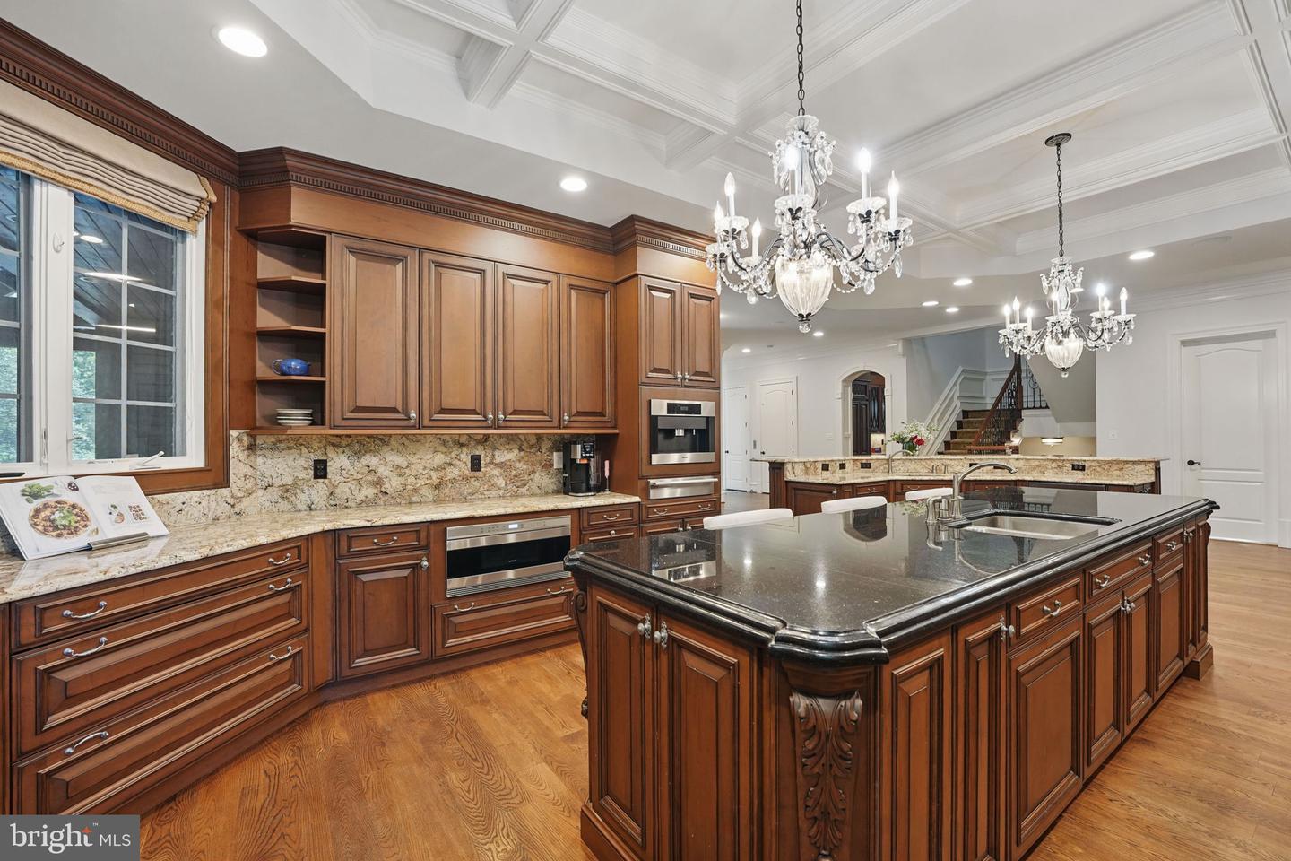 2555 VALE RIDGE CT, OAKTON, Virginia 22124, 5 Bedrooms Bedrooms, ,7 BathroomsBathrooms,Residential,For sale,2555 VALE RIDGE CT,VAFX2243554 MLS # VAFX2243554