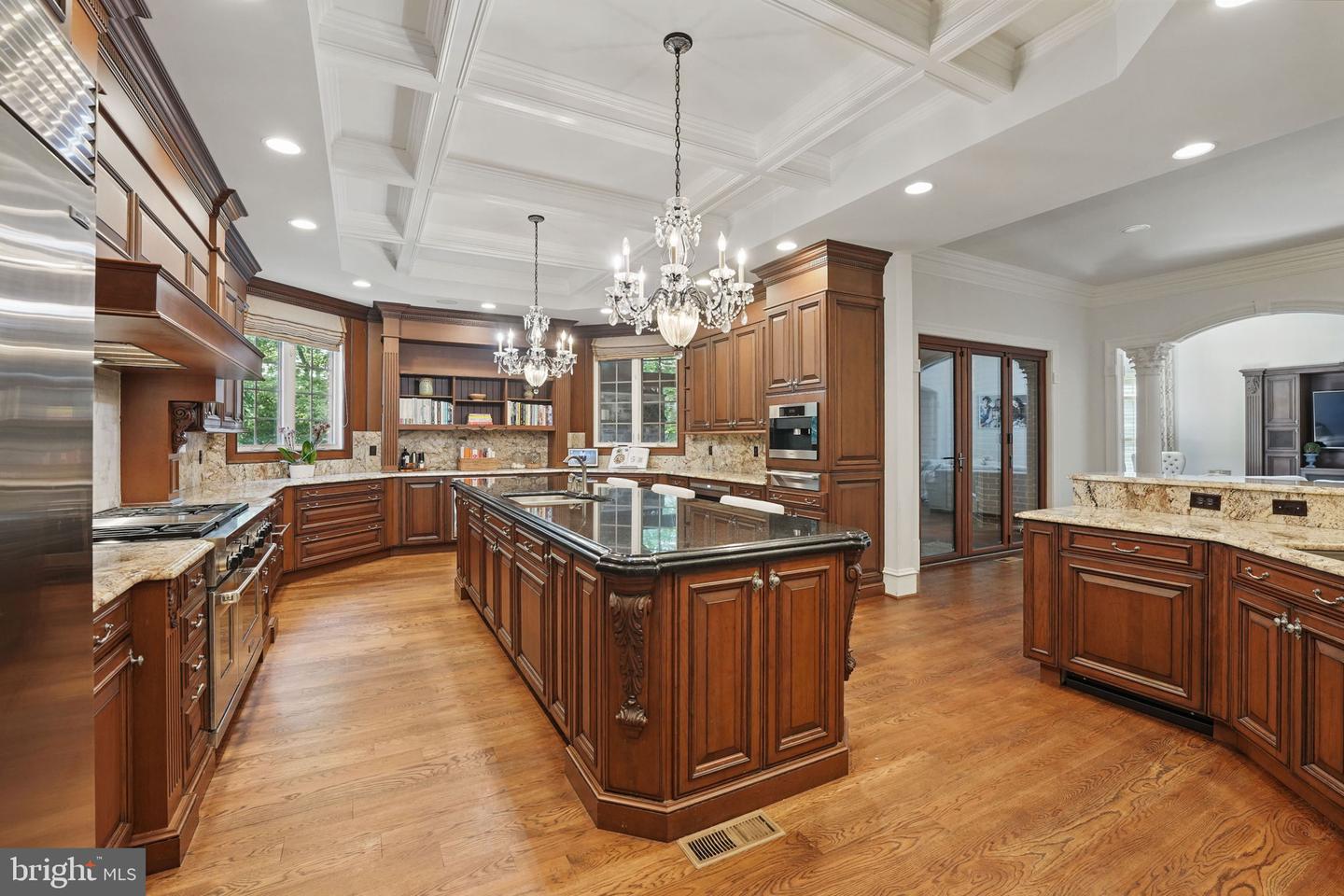 2555 VALE RIDGE CT, OAKTON, Virginia 22124, 5 Bedrooms Bedrooms, ,7 BathroomsBathrooms,Residential,For sale,2555 VALE RIDGE CT,VAFX2243554 MLS # VAFX2243554