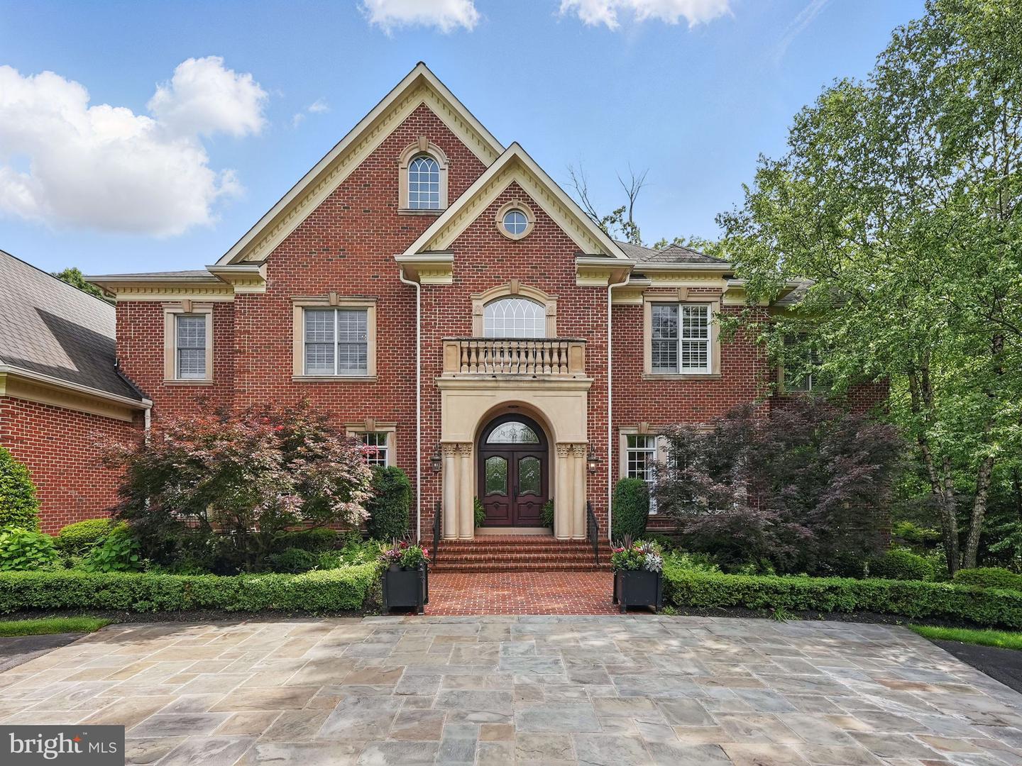 2555 VALE RIDGE CT, OAKTON, Virginia 22124, 5 Bedrooms Bedrooms, ,7 BathroomsBathrooms,Residential,For sale,2555 VALE RIDGE CT,VAFX2243554 MLS # VAFX2243554