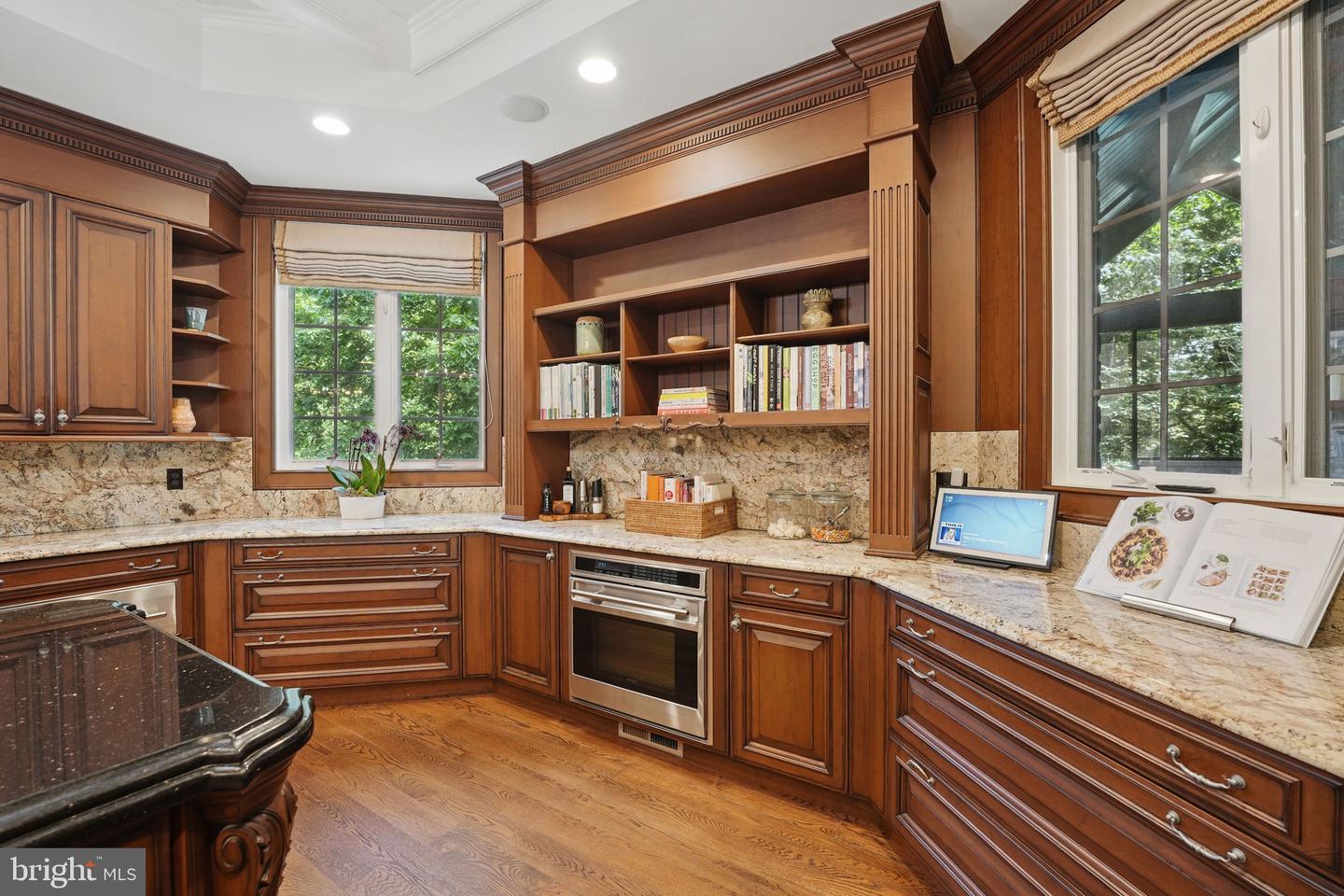 2555 VALE RIDGE CT, OAKTON, Virginia 22124, 5 Bedrooms Bedrooms, ,7 BathroomsBathrooms,Residential,For sale,2555 VALE RIDGE CT,VAFX2243554 MLS # VAFX2243554