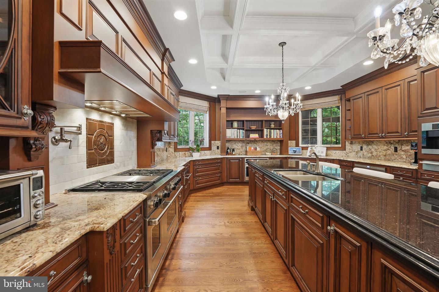 2555 VALE RIDGE CT, OAKTON, Virginia 22124, 5 Bedrooms Bedrooms, ,7 BathroomsBathrooms,Residential,For sale,2555 VALE RIDGE CT,VAFX2243554 MLS # VAFX2243554