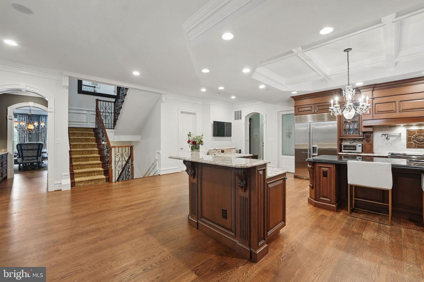 2555 VALE RIDGE CT, OAKTON, Virginia 22124, 5 Bedrooms Bedrooms, ,7 BathroomsBathrooms,Residential,For sale,2555 VALE RIDGE CT,VAFX2243554 MLS # VAFX2243554