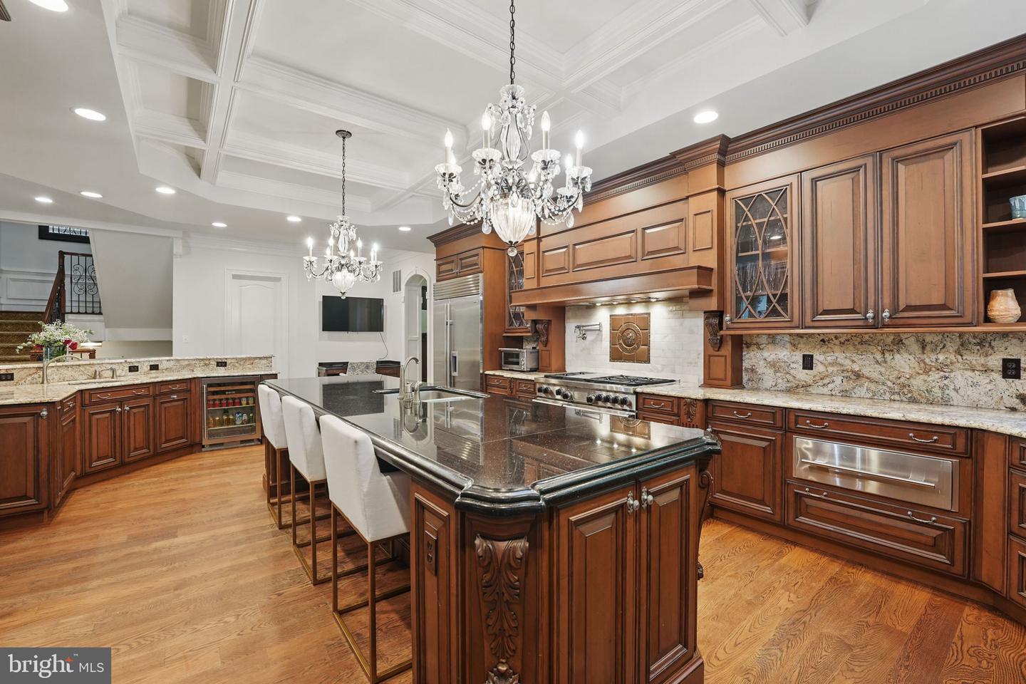 2555 VALE RIDGE CT, OAKTON, Virginia 22124, 5 Bedrooms Bedrooms, ,7 BathroomsBathrooms,Residential,For sale,2555 VALE RIDGE CT,VAFX2243554 MLS # VAFX2243554