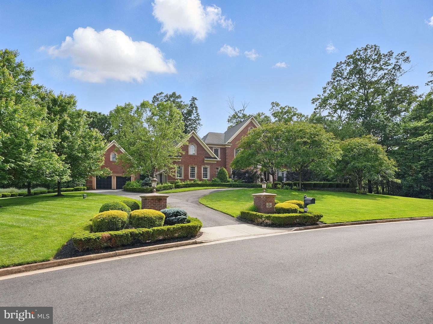 2555 VALE RIDGE CT, OAKTON, Virginia 22124, 5 Bedrooms Bedrooms, ,7 BathroomsBathrooms,Residential,For sale,2555 VALE RIDGE CT,VAFX2243554 MLS # VAFX2243554