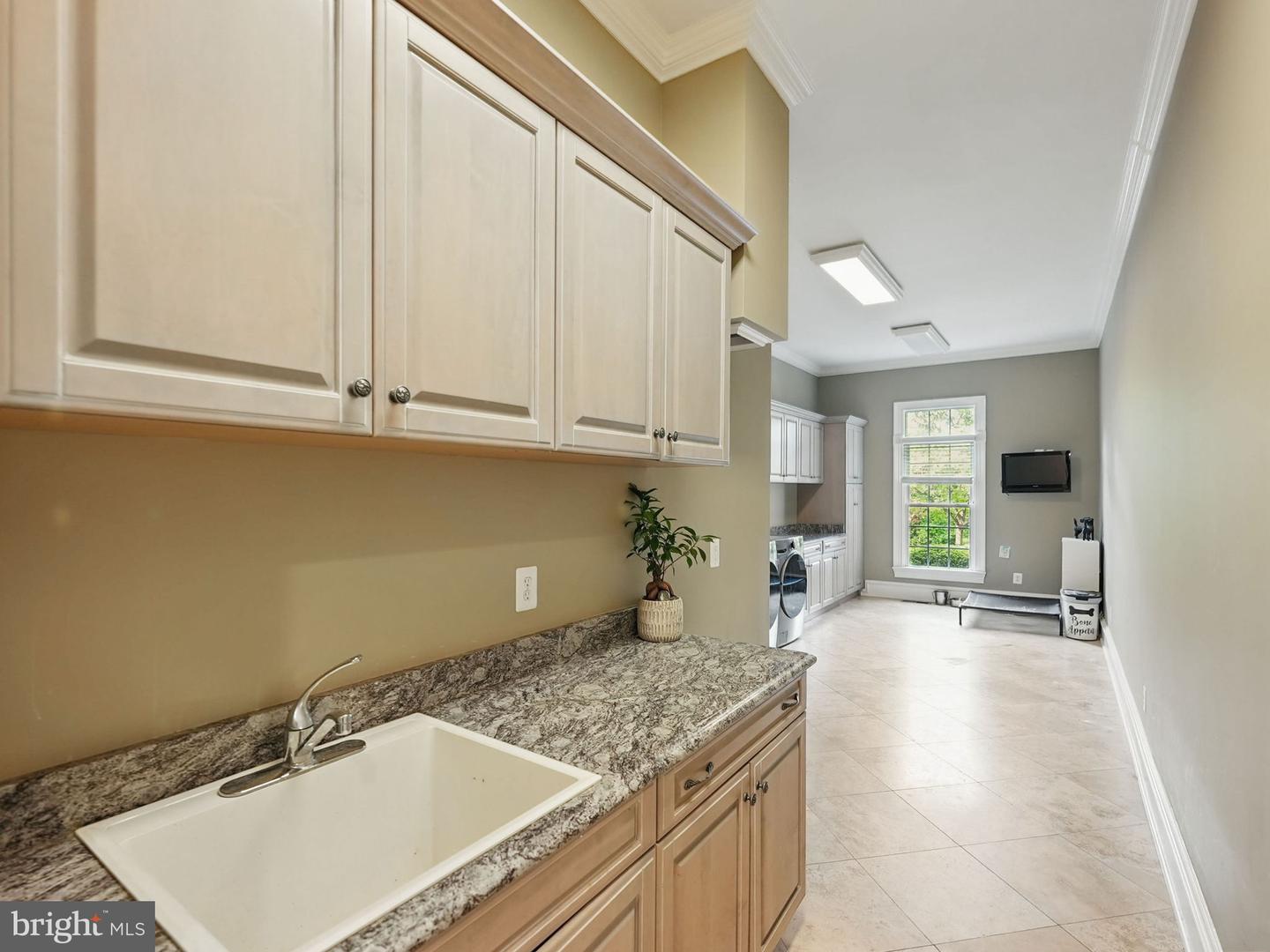 2555 VALE RIDGE CT, OAKTON, Virginia 22124, 5 Bedrooms Bedrooms, ,7 BathroomsBathrooms,Residential,For sale,2555 VALE RIDGE CT,VAFX2243554 MLS # VAFX2243554