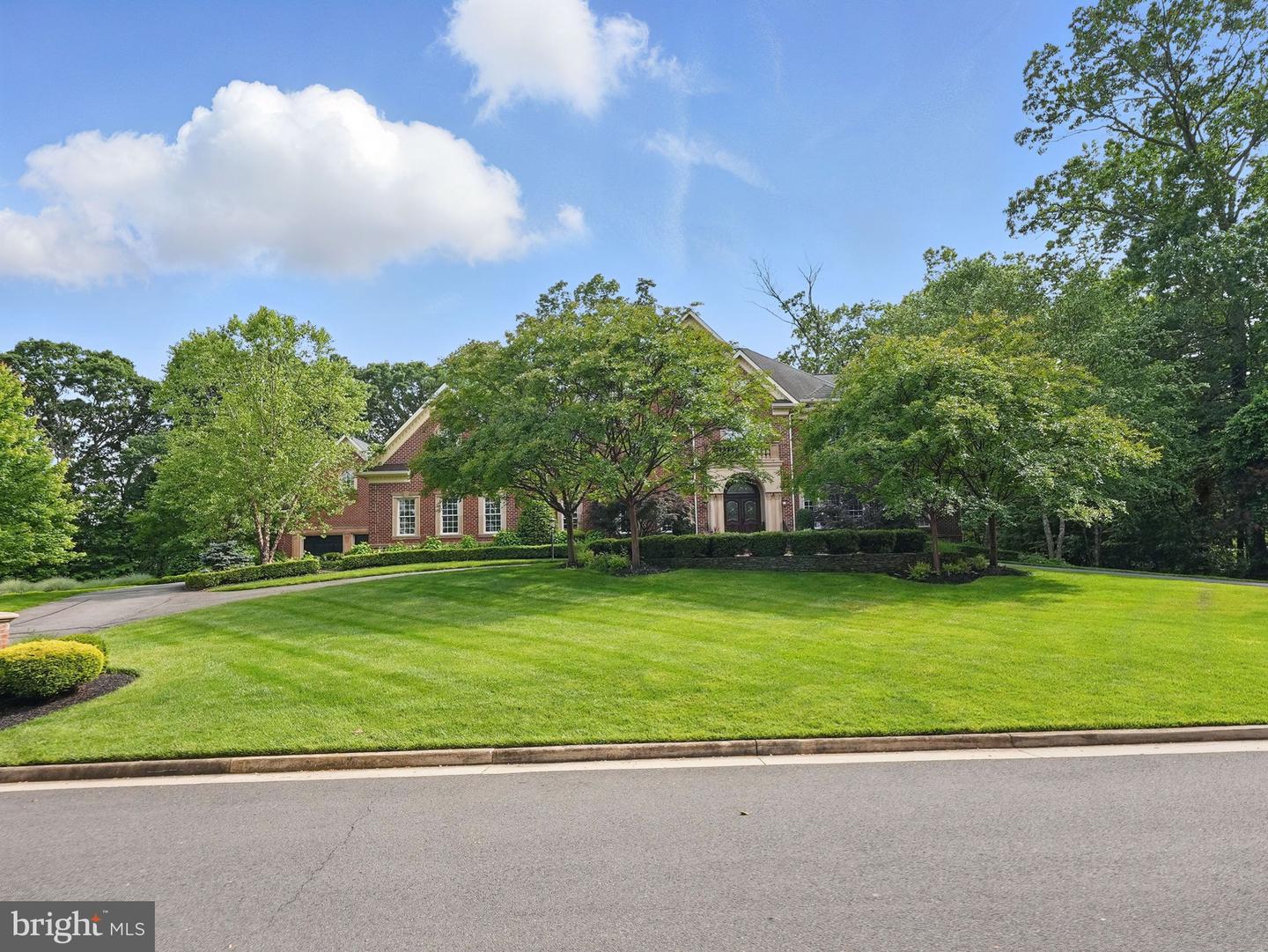 2555 VALE RIDGE CT, OAKTON, Virginia 22124, 5 Bedrooms Bedrooms, ,7 BathroomsBathrooms,Residential,For sale,2555 VALE RIDGE CT,VAFX2243554 MLS # VAFX2243554