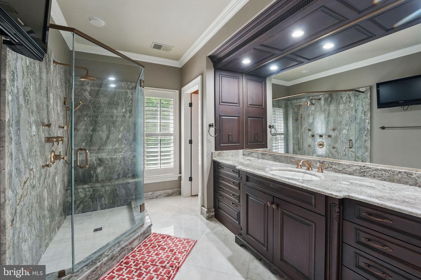 2555 VALE RIDGE CT, OAKTON, Virginia 22124, 5 Bedrooms Bedrooms, ,7 BathroomsBathrooms,Residential,For sale,2555 VALE RIDGE CT,VAFX2243554 MLS # VAFX2243554