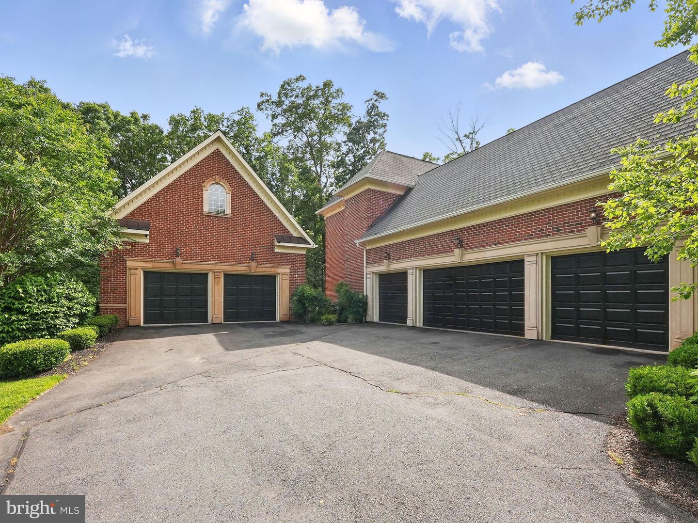 2555 VALE RIDGE CT, OAKTON, Virginia 22124, 5 Bedrooms Bedrooms, ,7 BathroomsBathrooms,Residential,For sale,2555 VALE RIDGE CT,VAFX2243554 MLS # VAFX2243554