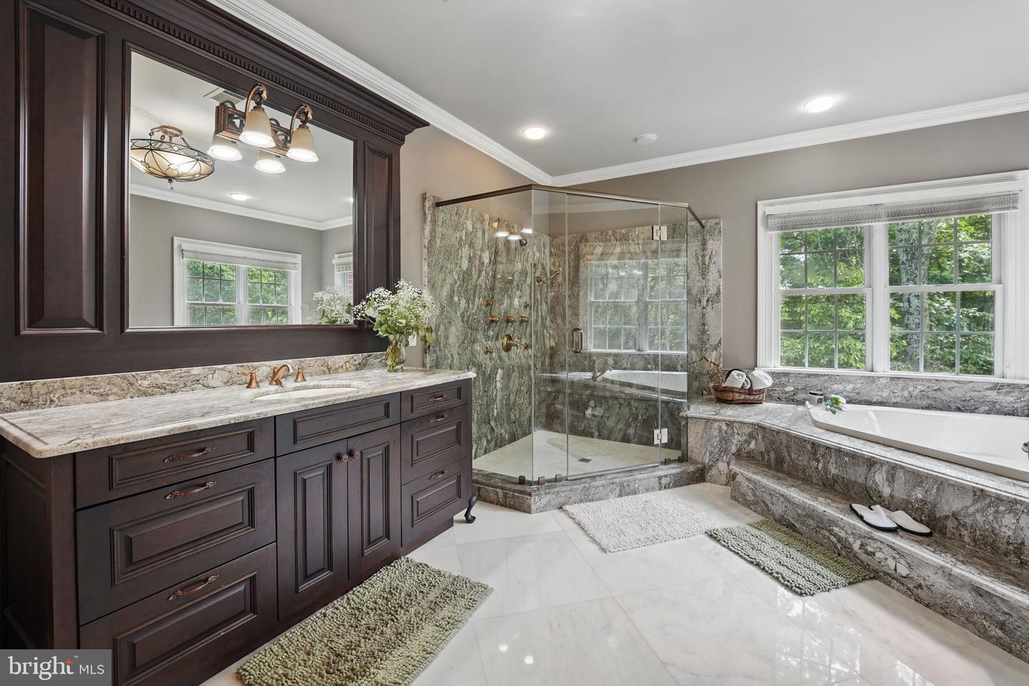 2555 VALE RIDGE CT, OAKTON, Virginia 22124, 5 Bedrooms Bedrooms, ,7 BathroomsBathrooms,Residential,For sale,2555 VALE RIDGE CT,VAFX2243554 MLS # VAFX2243554