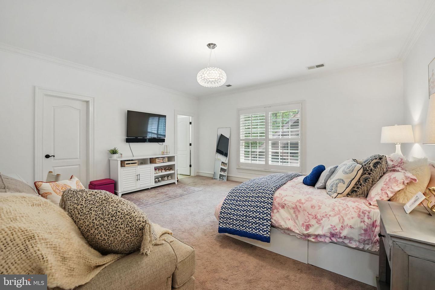 2555 VALE RIDGE CT, OAKTON, Virginia 22124, 5 Bedrooms Bedrooms, ,7 BathroomsBathrooms,Residential,For sale,2555 VALE RIDGE CT,VAFX2243554 MLS # VAFX2243554