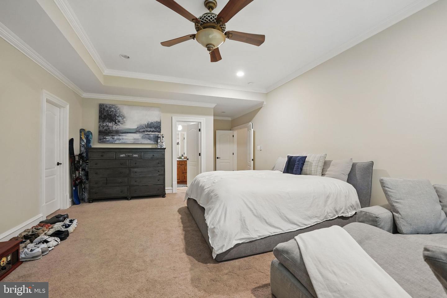 2555 VALE RIDGE CT, OAKTON, Virginia 22124, 5 Bedrooms Bedrooms, ,7 BathroomsBathrooms,Residential,For sale,2555 VALE RIDGE CT,VAFX2243554 MLS # VAFX2243554