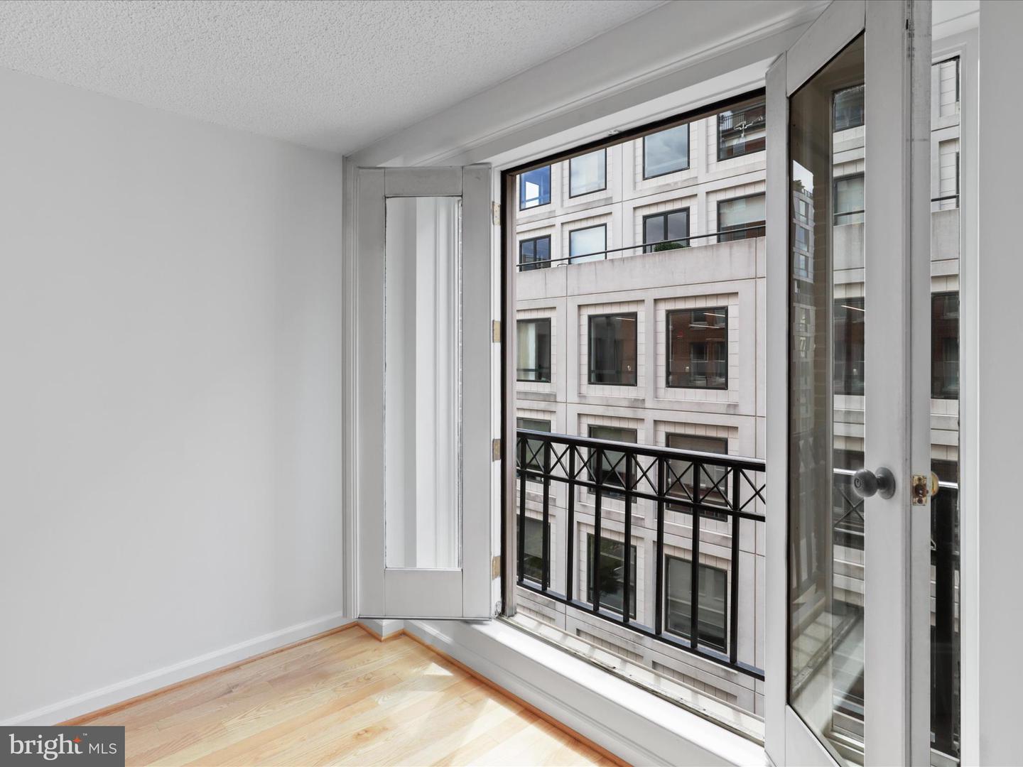 601 PENNSYLVANIA AVE NW #612, WASHINGTON, District Of Columbia 20004, 1 Bedroom Bedrooms, ,1 BathroomBathrooms,Residential,For sale,601 PENNSYLVANIA AVE NW #612,DCDC2202746 MLS # DCDC2202746