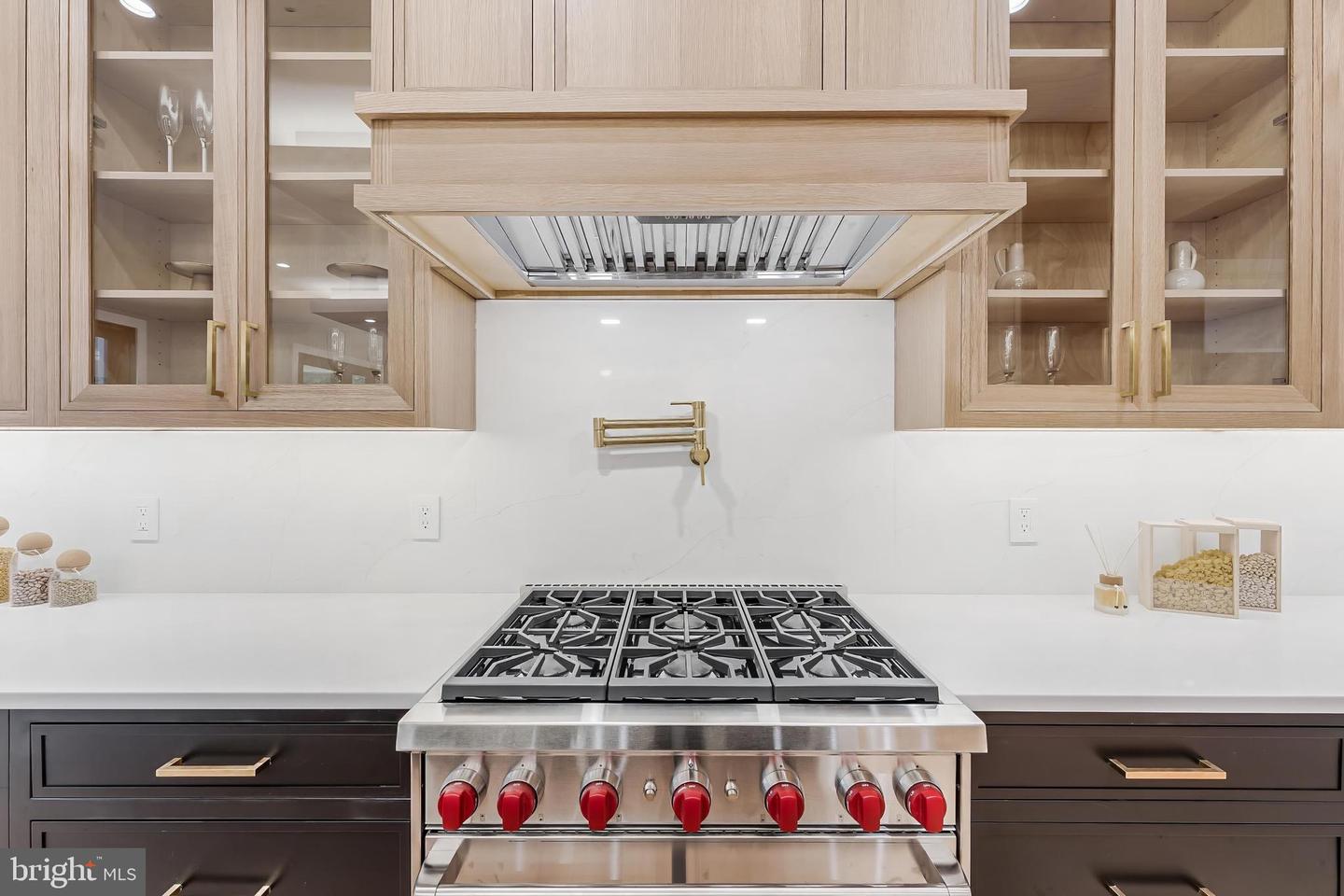1052 BALLS HILL RD, MCLEAN, Virginia 22101, 6 Bedrooms Bedrooms, ,6 BathroomsBathrooms,Residential,For sale,1052 BALLS HILL RD,VAFX2243748 MLS # VAFX2243748