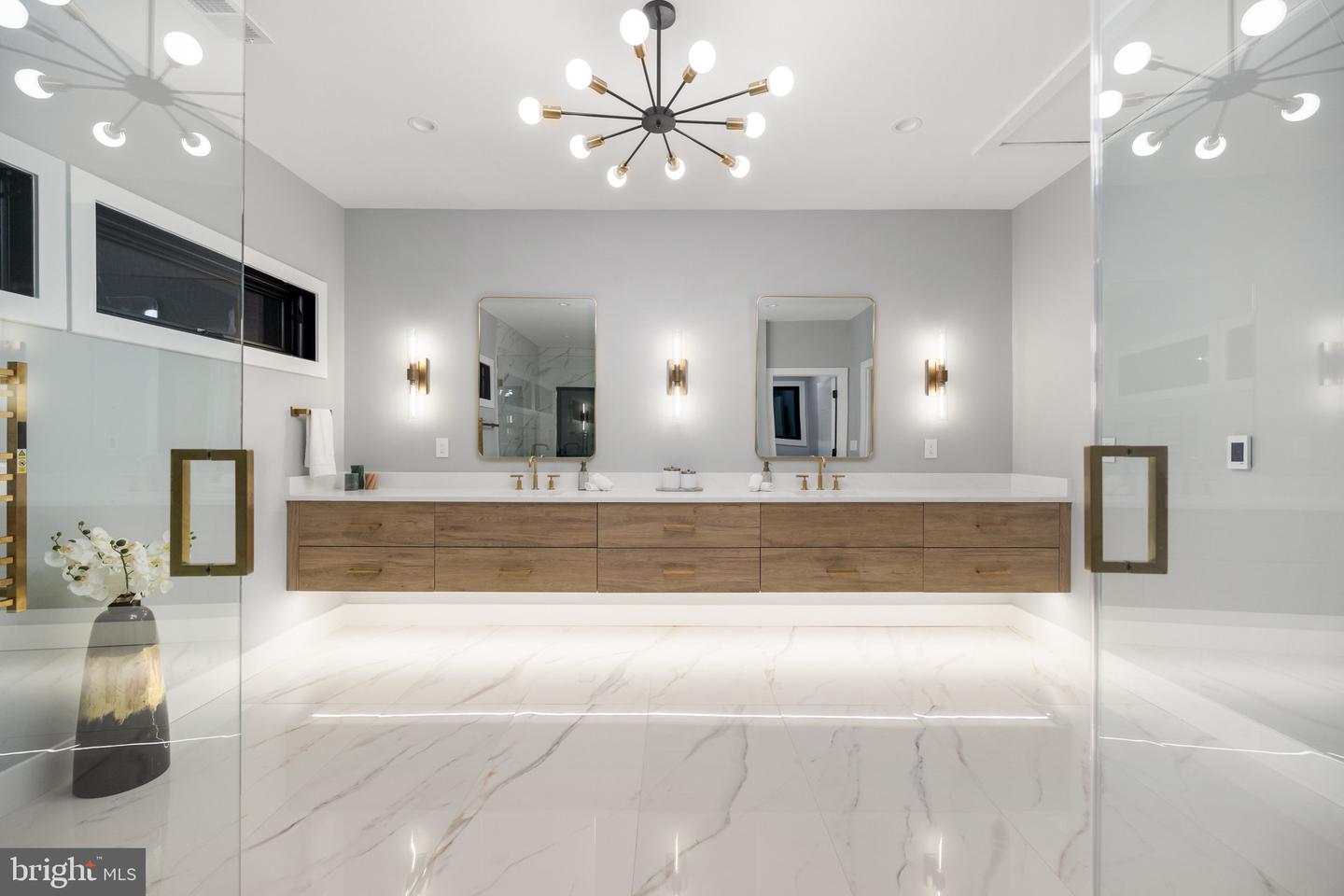1052 BALLS HILL RD, MCLEAN, Virginia 22101, 6 Bedrooms Bedrooms, ,6 BathroomsBathrooms,Residential,For sale,1052 BALLS HILL RD,VAFX2243748 MLS # VAFX2243748