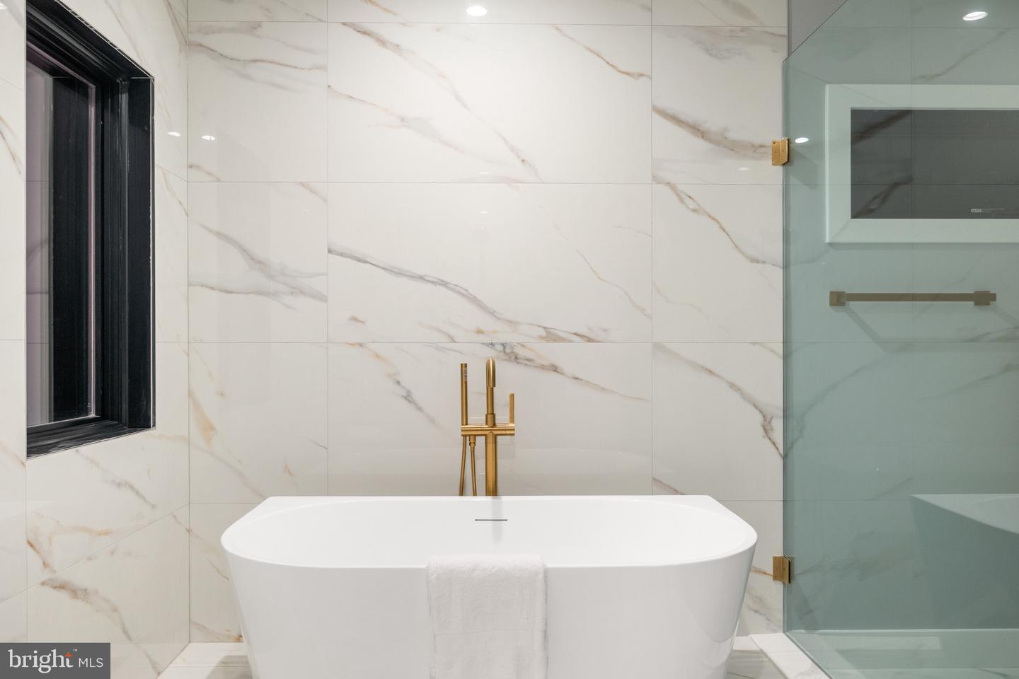 1052 BALLS HILL RD, MCLEAN, Virginia 22101, 6 Bedrooms Bedrooms, ,6 BathroomsBathrooms,Residential,For sale,1052 BALLS HILL RD,VAFX2243748 MLS # VAFX2243748
