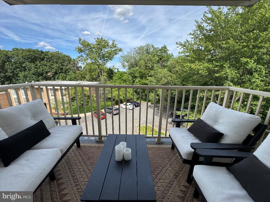 2622 WAGON DR #319, ALEXANDRIA, Virginia 22303, 2 Bedrooms Bedrooms, ,1 BathroomBathrooms,Residential,For sale,2622 WAGON DR #319,VAFX2243792 MLS # VAFX2243792