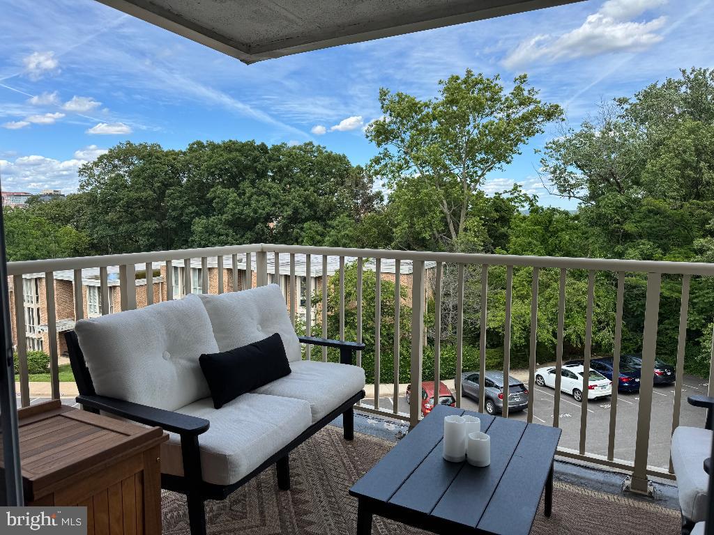 2622 WAGON DR #319, ALEXANDRIA, Virginia 22303, 2 Bedrooms Bedrooms, ,1 BathroomBathrooms,Residential,For sale,2622 WAGON DR #319,VAFX2243792 MLS # VAFX2243792