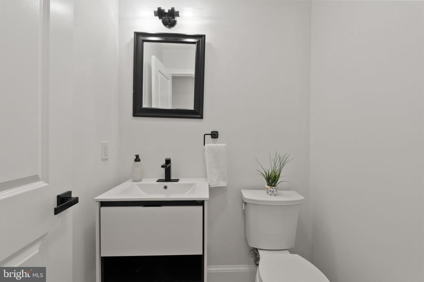 1510 10TH ST NW #2, WASHINGTON, District Of Columbia 20001, 4 Bedrooms Bedrooms, ,3 BathroomsBathrooms,Residential,For sale,1510 10TH ST NW #2,DCDC2202902 MLS # DCDC2202902