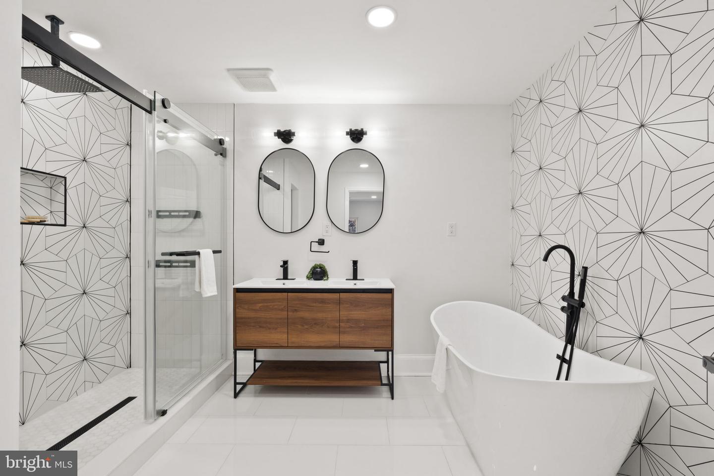 1510 10TH ST NW #2, WASHINGTON, District Of Columbia 20001, 4 Bedrooms Bedrooms, ,3 BathroomsBathrooms,Residential,For sale,1510 10TH ST NW #2,DCDC2202902 MLS # DCDC2202902