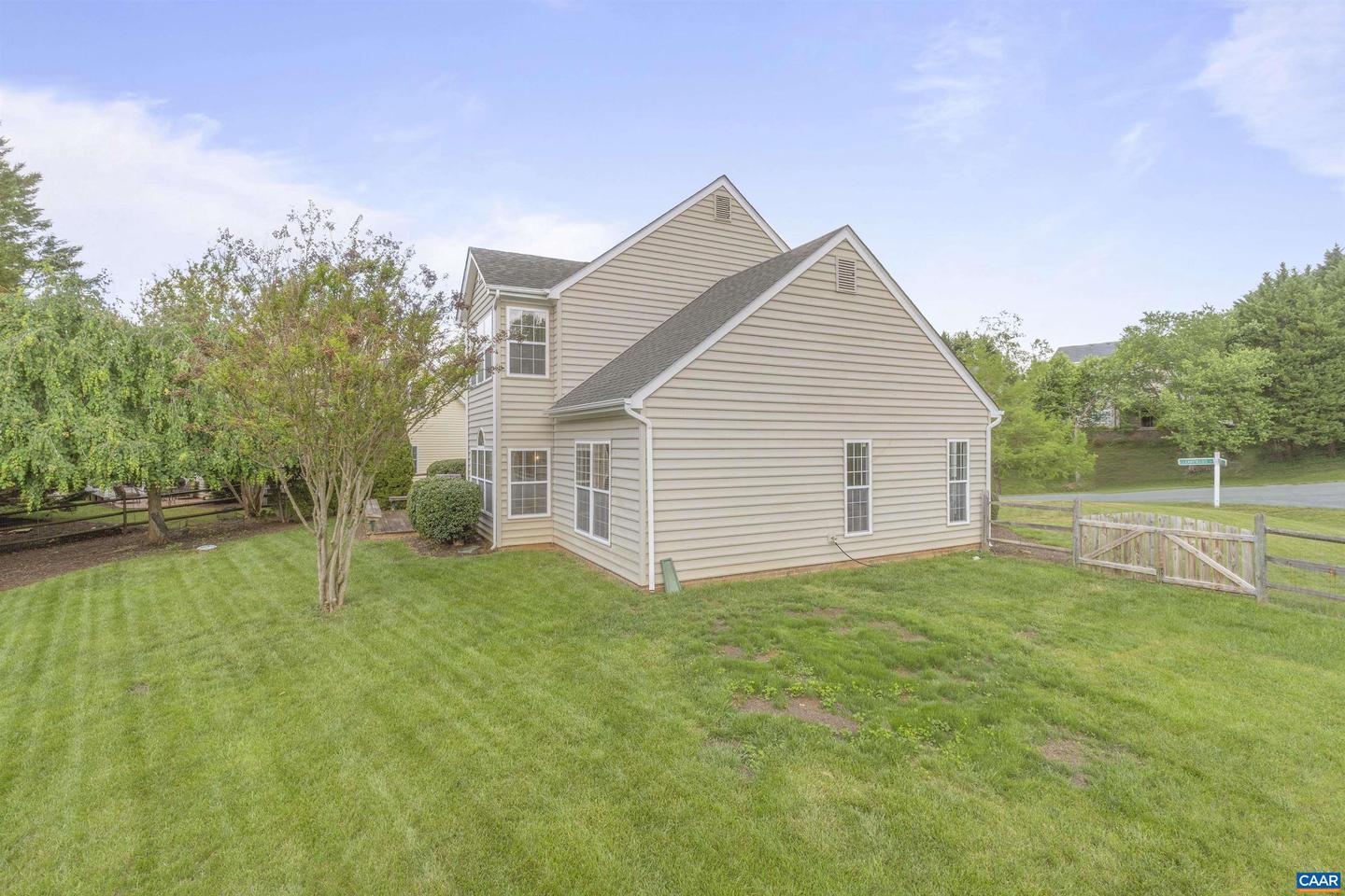 989 CLEARFIELDS LN, CROZET, Virginia 22932, 4 Bedrooms Bedrooms, ,2 BathroomsBathrooms,Residential,For sale,989 CLEARFIELDS LN,665014 MLS # 665014