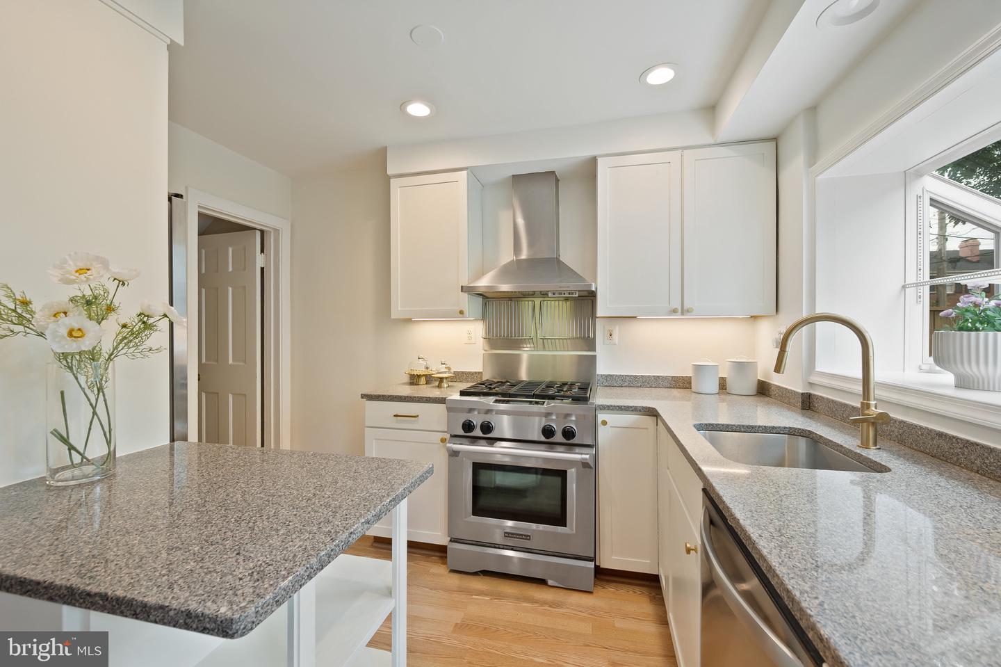 1312 MICHIGAN AVE, ALEXANDRIA, Virginia 22314, 2 Bedrooms Bedrooms, ,2 BathroomsBathrooms,Residential,For sale,1312 MICHIGAN AVE,VAAX2045806 MLS # VAAX2045806
