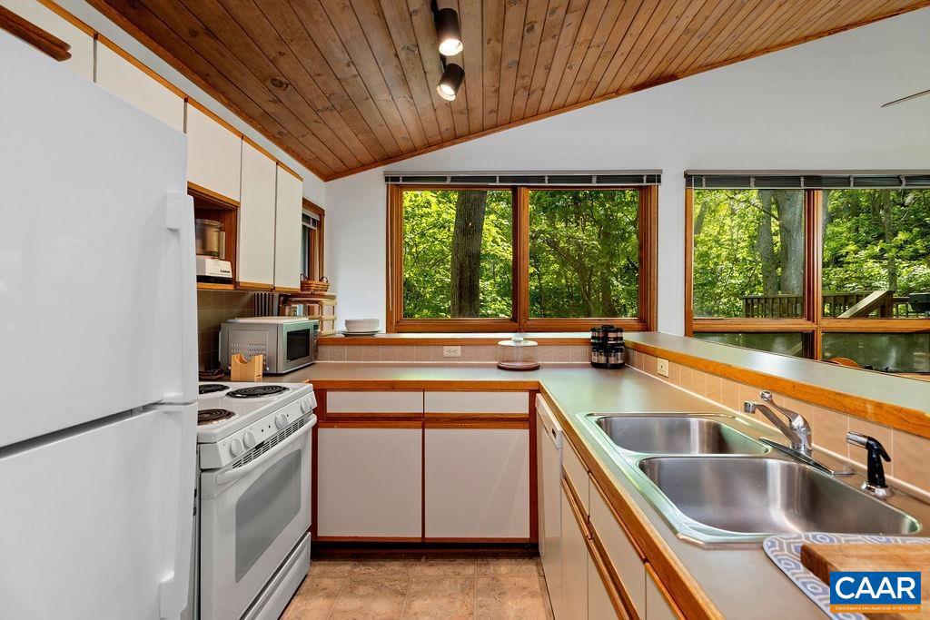 98 PEDLARS PT, ROSELAND, Virginia 22967, 4 Bedrooms Bedrooms, ,3 BathroomsBathrooms,Residential,For sale,98 PEDLARS PT,665061 MLS # 665061