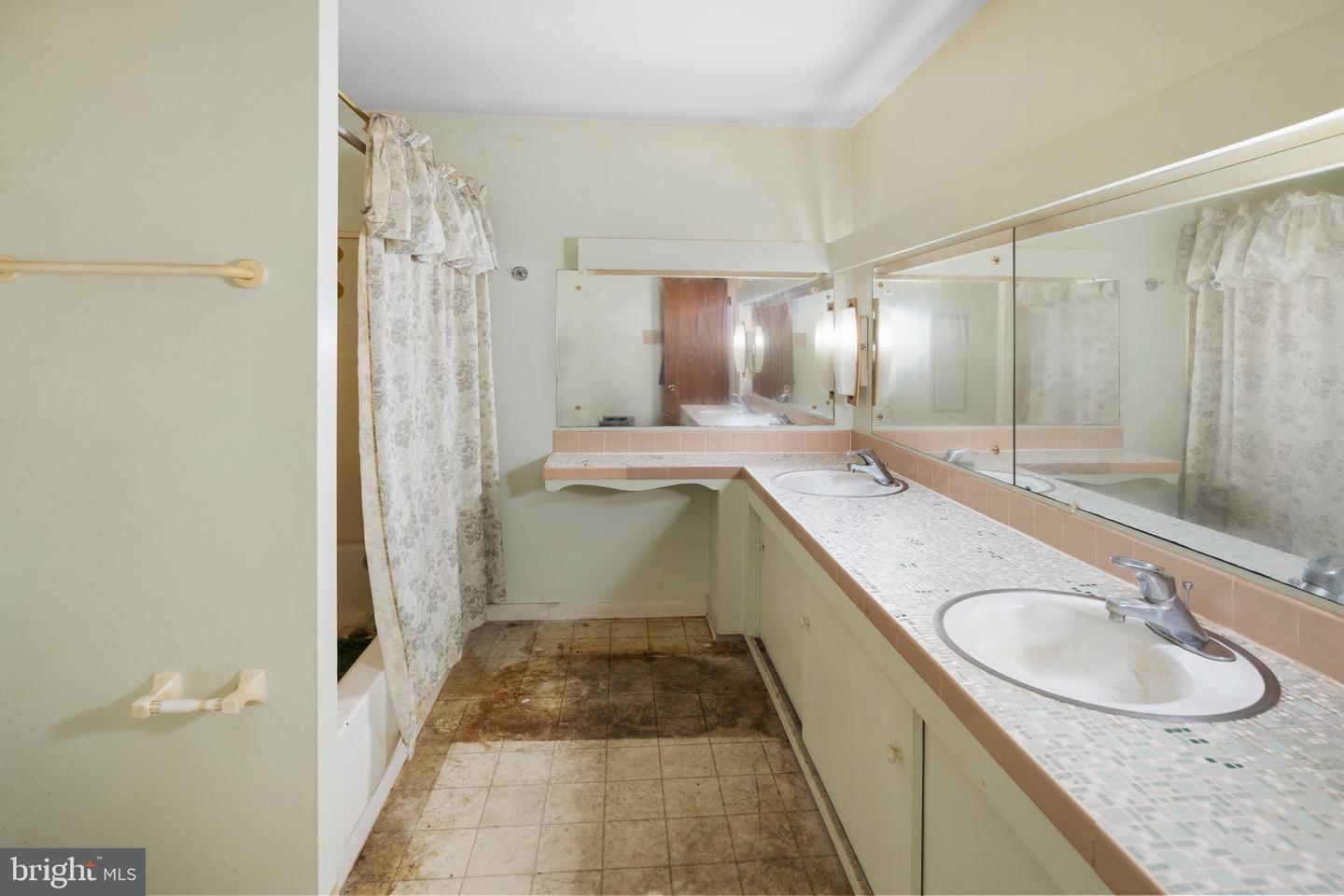 52 GOLDEN MAPLE LN, MAURERTOWN, Virginia 22644, 3 Bedrooms Bedrooms, ,2 BathroomsBathrooms,Residential,For sale,52 GOLDEN MAPLE LN,VASH2011590 MLS # VASH2011590