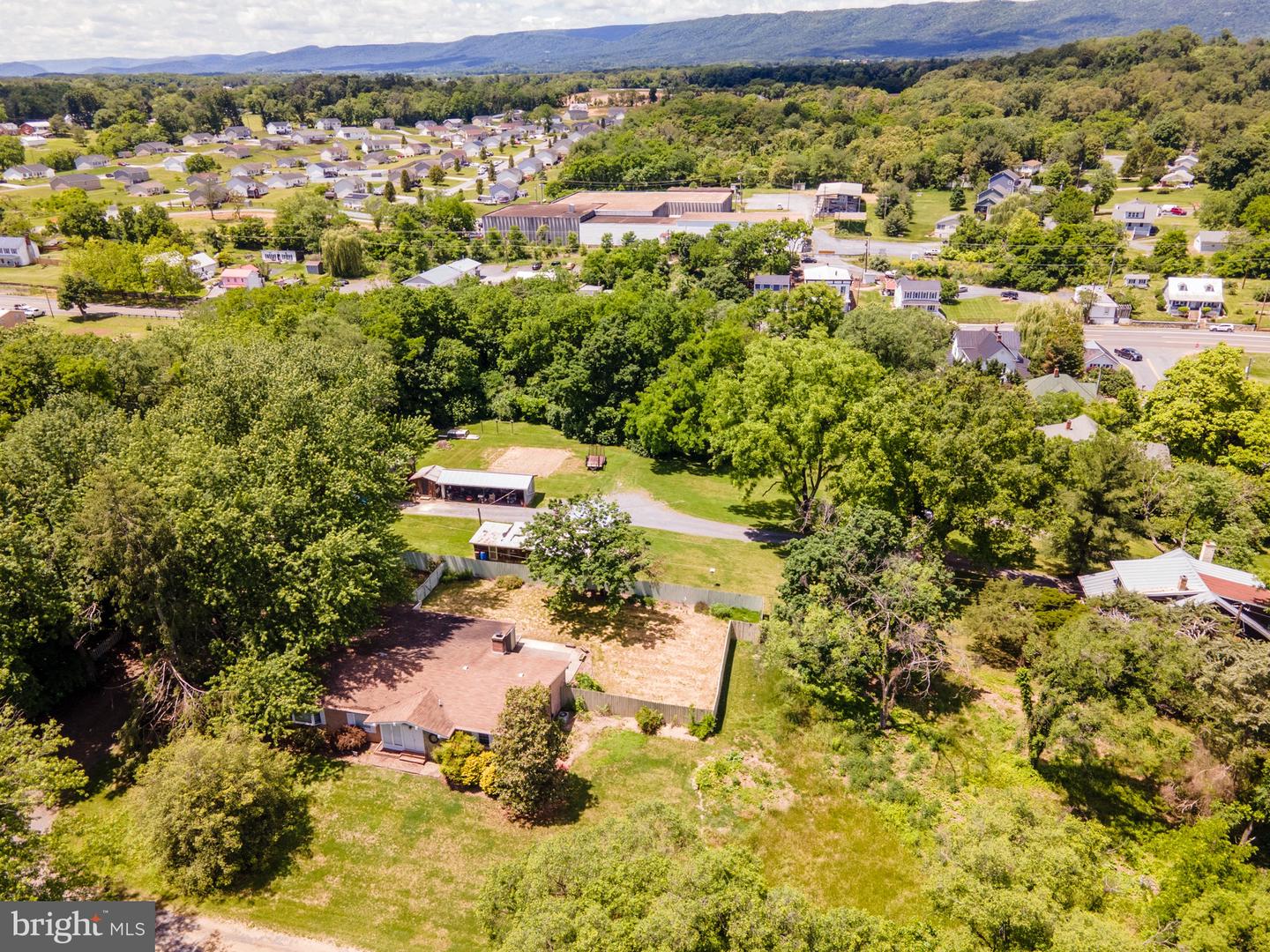 52 GOLDEN MAPLE LN, MAURERTOWN, Virginia 22644, 3 Bedrooms Bedrooms, ,2 BathroomsBathrooms,Residential,For sale,52 GOLDEN MAPLE LN,VASH2011590 MLS # VASH2011590