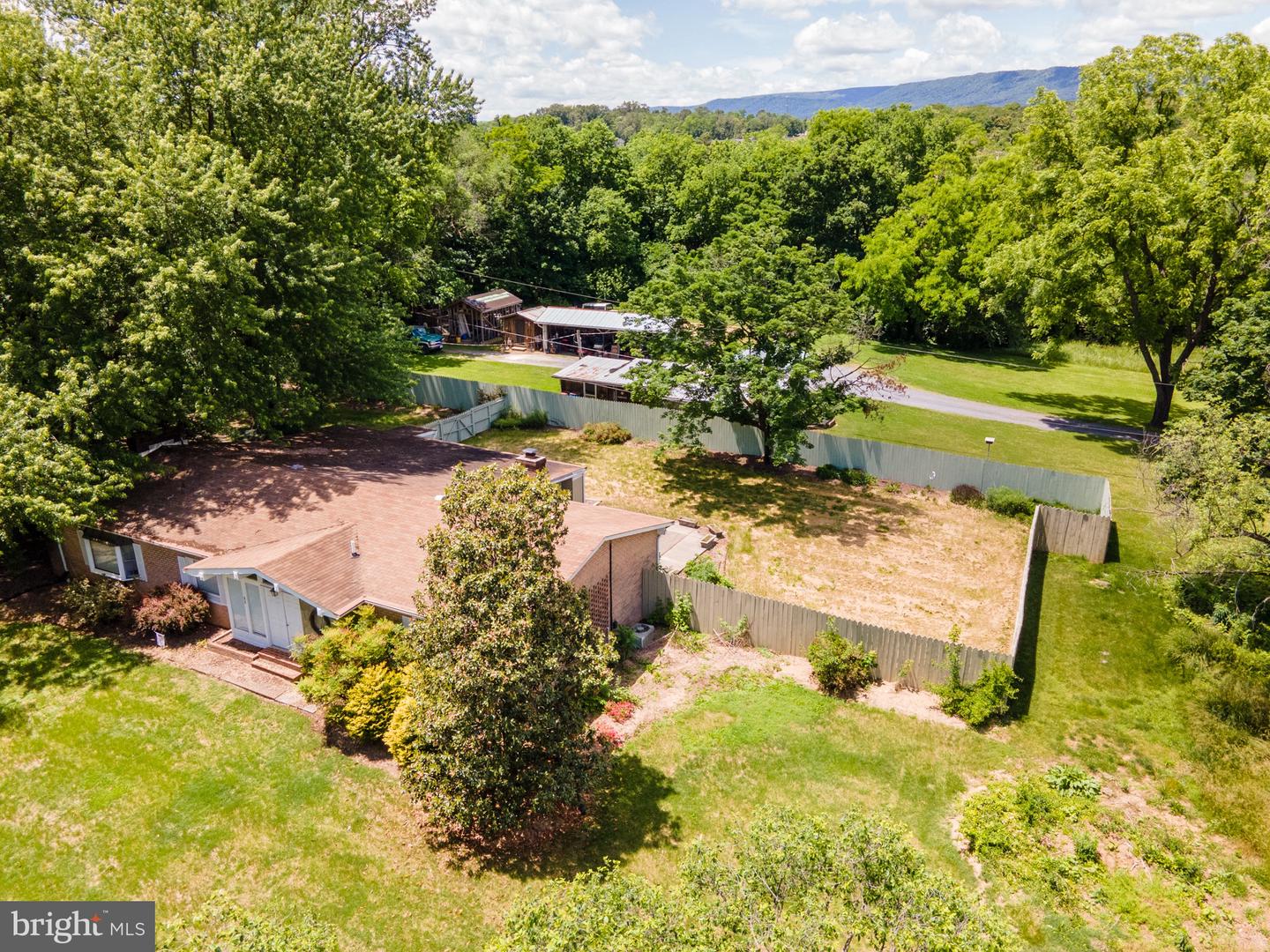52 GOLDEN MAPLE LN, MAURERTOWN, Virginia 22644, 3 Bedrooms Bedrooms, ,2 BathroomsBathrooms,Residential,For sale,52 GOLDEN MAPLE LN,VASH2011590 MLS # VASH2011590