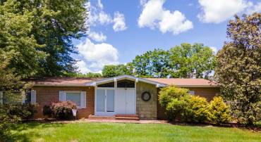 52 GOLDEN MAPLE LN, MAURERTOWN, Virginia 22644, 3 Bedrooms Bedrooms, ,2 BathroomsBathrooms,Residential,For sale,52 GOLDEN MAPLE LN,VASH2011590 MLS # VASH2011590