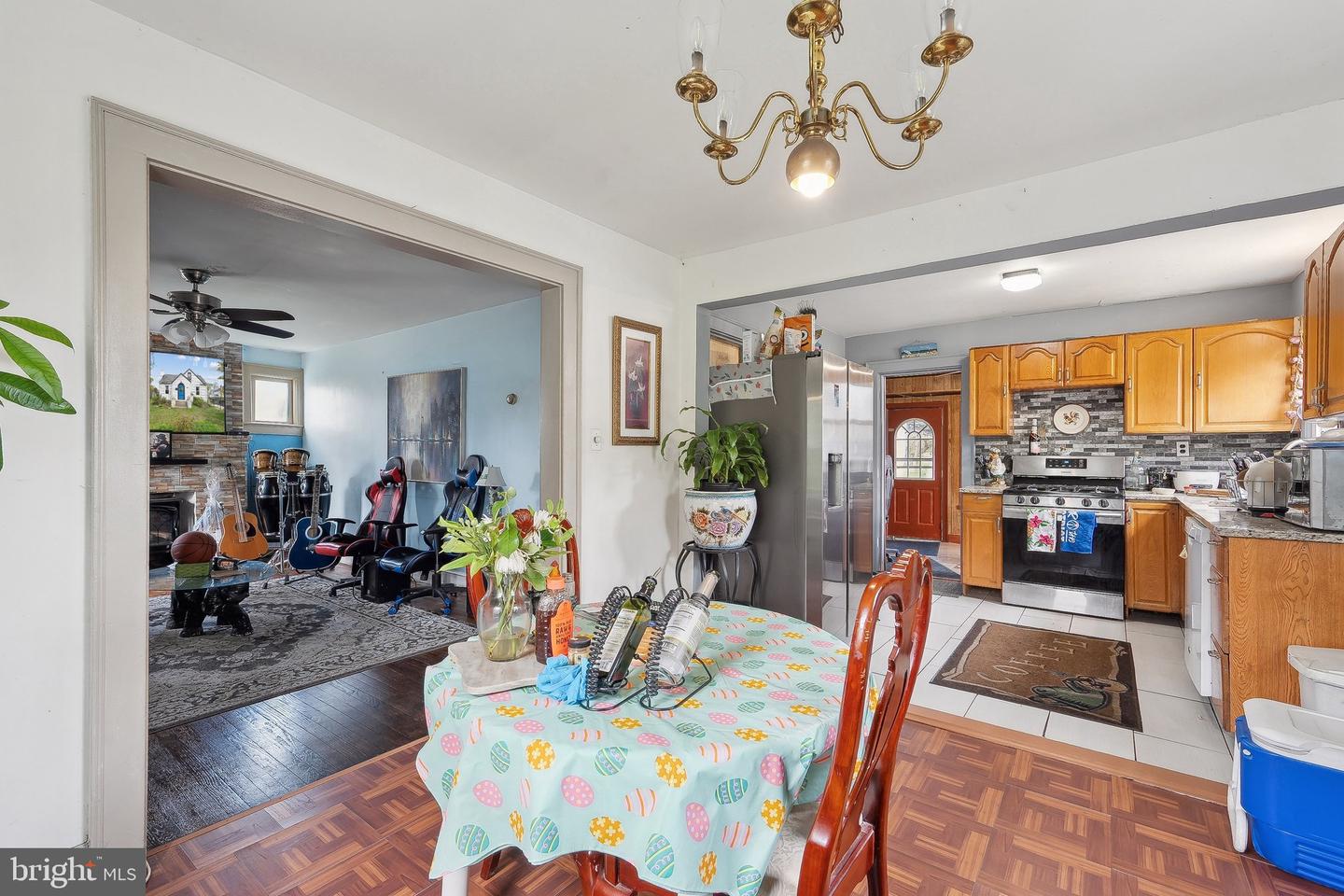 3603 ANNANDALE RD, ANNANDALE, Virginia 22003, 3 Bedrooms Bedrooms, 2 Rooms Rooms,3 BathroomsBathrooms,Residential,For sale,3603 ANNANDALE RD,VAFX2216368 MLS # VAFX2216368