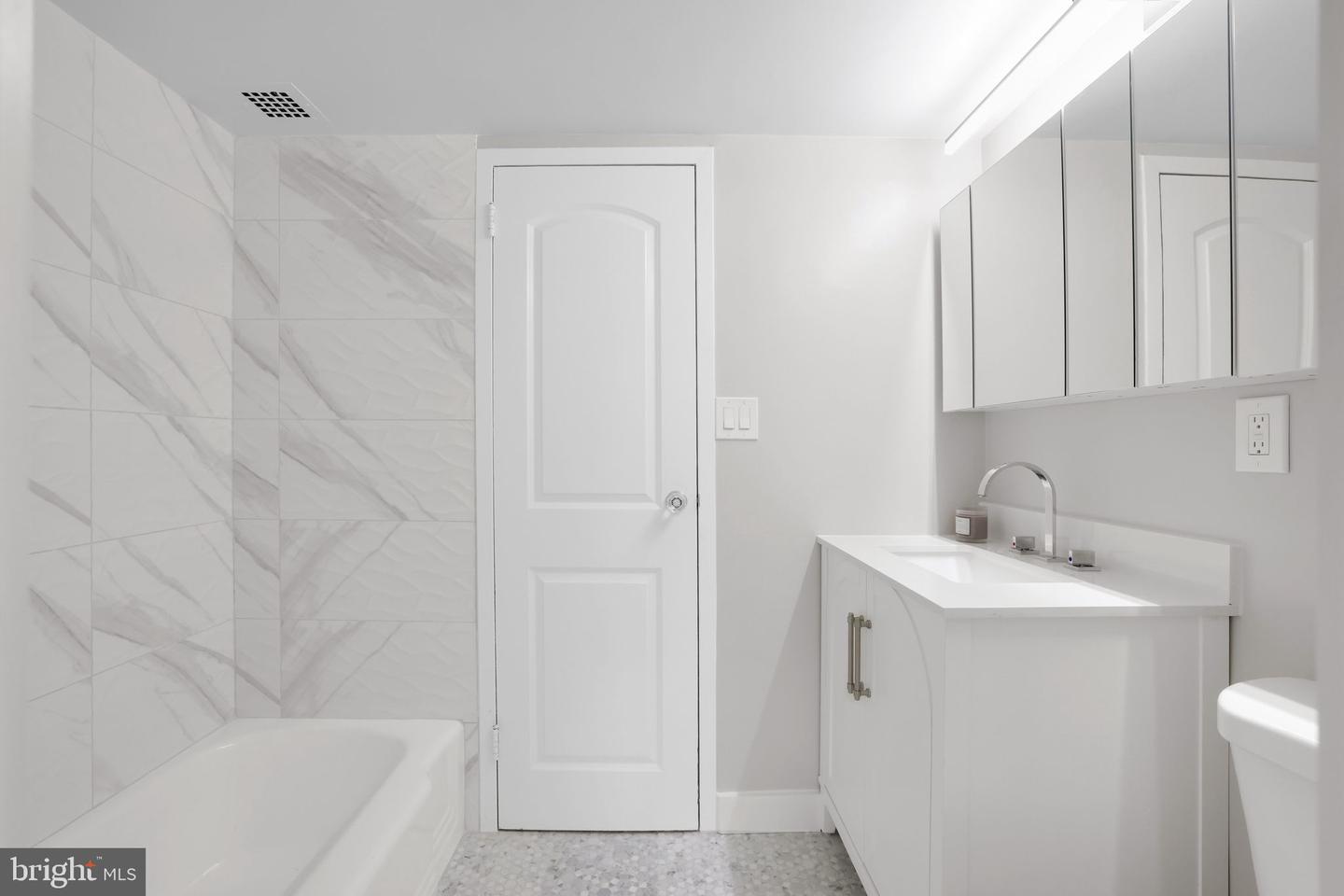 2030 F ST NW #304, WASHINGTON, District Of Columbia 20006, 3 Bedrooms Bedrooms, ,2 BathroomsBathrooms,Residential,For sale,2030 F ST NW #304,DCDC2185924 MLS # DCDC2185924