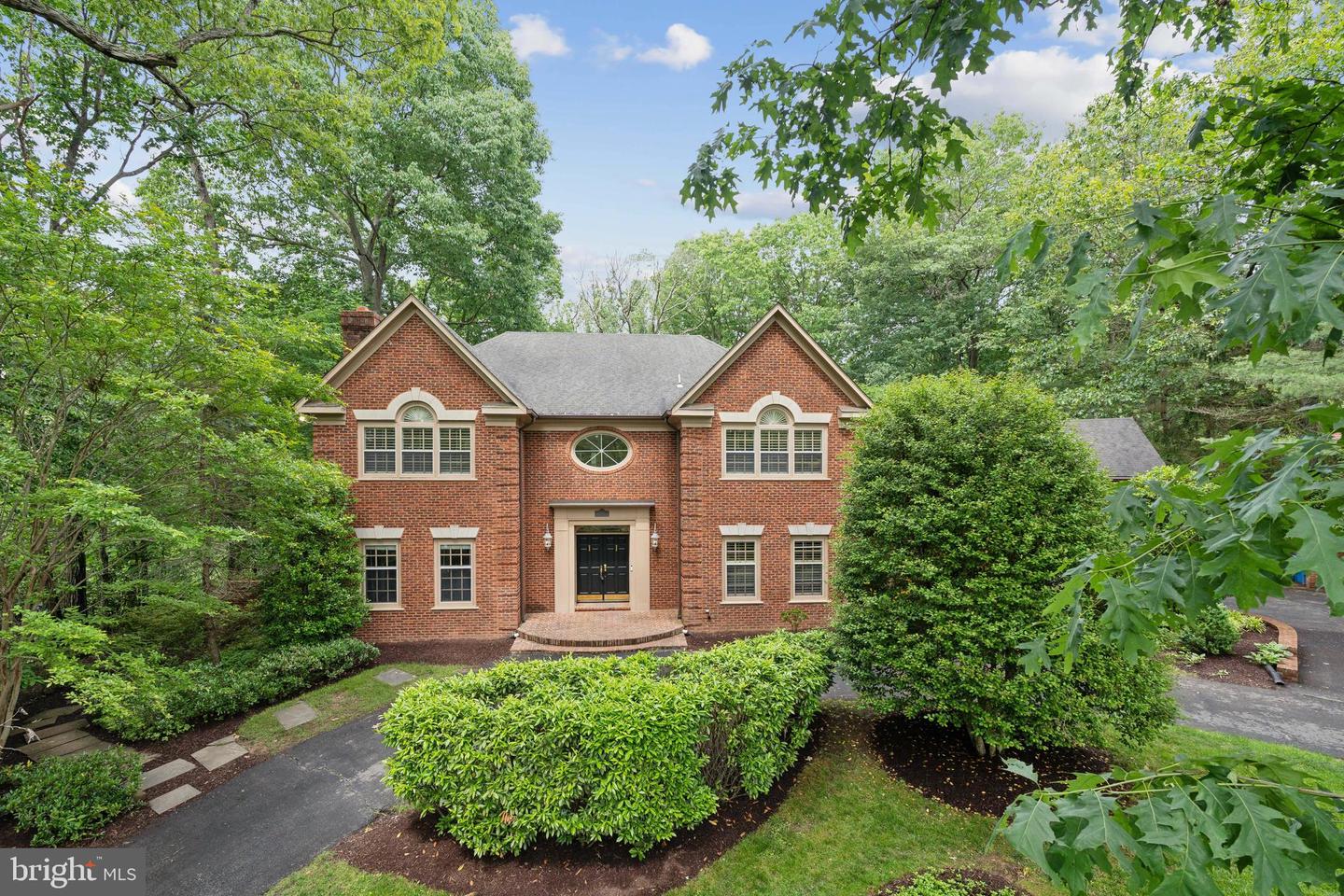 8702 OLD DOMINION DR, MCLEAN, Virginia 22102, 4 Bedrooms Bedrooms, ,4 BathroomsBathrooms,Residential,For sale,8702 OLD DOMINION DR,VAFX2223148 MLS # VAFX2223148