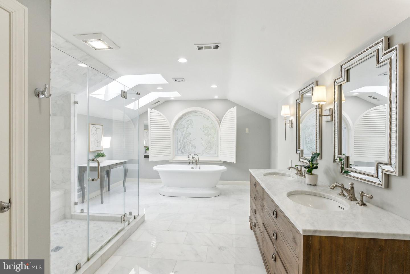 8702 OLD DOMINION DR, MCLEAN, Virginia 22102, 4 Bedrooms Bedrooms, ,4 BathroomsBathrooms,Residential,For sale,8702 OLD DOMINION DR,VAFX2223148 MLS # VAFX2223148