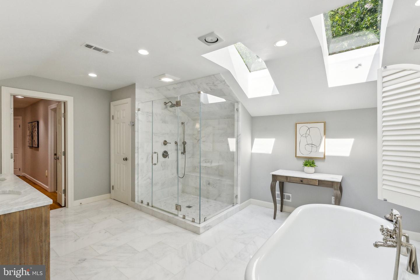 8702 OLD DOMINION DR, MCLEAN, Virginia 22102, 4 Bedrooms Bedrooms, ,4 BathroomsBathrooms,Residential,For sale,8702 OLD DOMINION DR,VAFX2223148 MLS # VAFX2223148