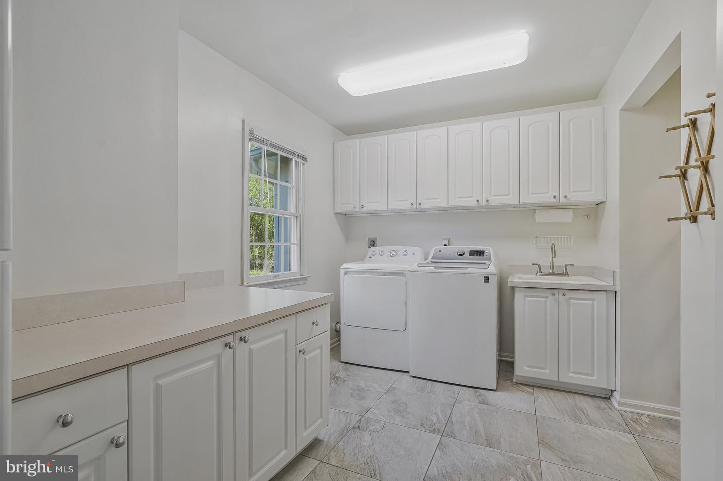 1114 TROTTING HORSE LN, GREAT FALLS, Virginia 22066, 6 Bedrooms Bedrooms, ,3 BathroomsBathrooms,Residential,For sale,1114 TROTTING HORSE LN,VAFX2225320 MLS # VAFX2225320