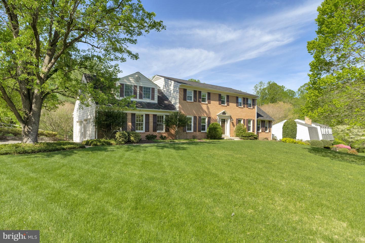 1114 TROTTING HORSE LN, GREAT FALLS, Virginia 22066, 6 Bedrooms Bedrooms, ,3 BathroomsBathrooms,Residential,For sale,1114 TROTTING HORSE LN,VAFX2225320 MLS # VAFX2225320