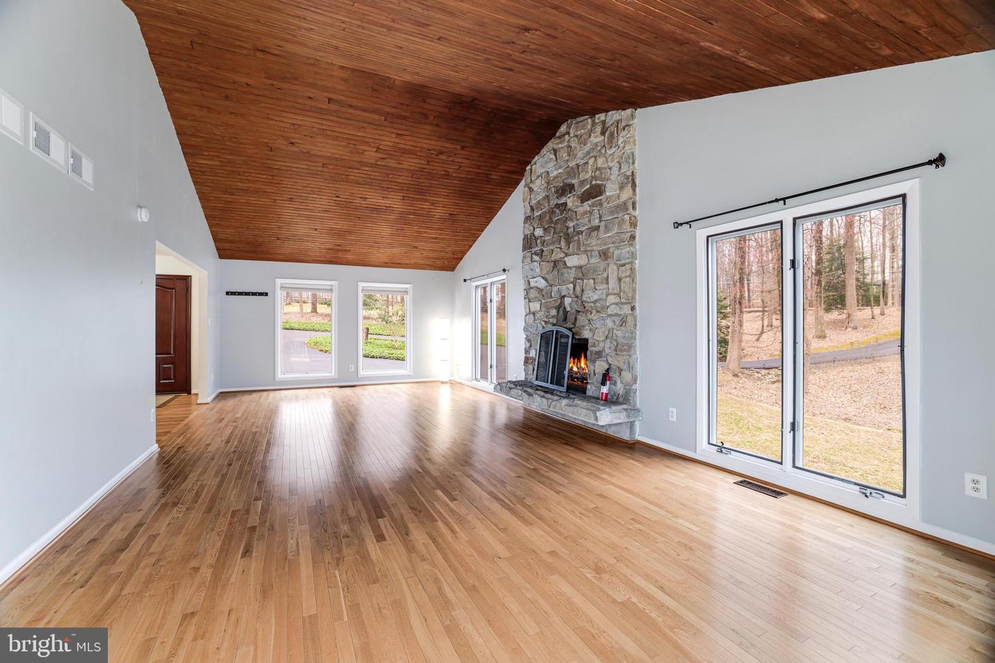 247 SPRINGVALE RD, GREAT FALLS, Virginia 22066, 4 Bedrooms Bedrooms, ,4 BathroomsBathrooms,Residential,For sale,247 SPRINGVALE RD,VAFX2228488 MLS # VAFX2228488