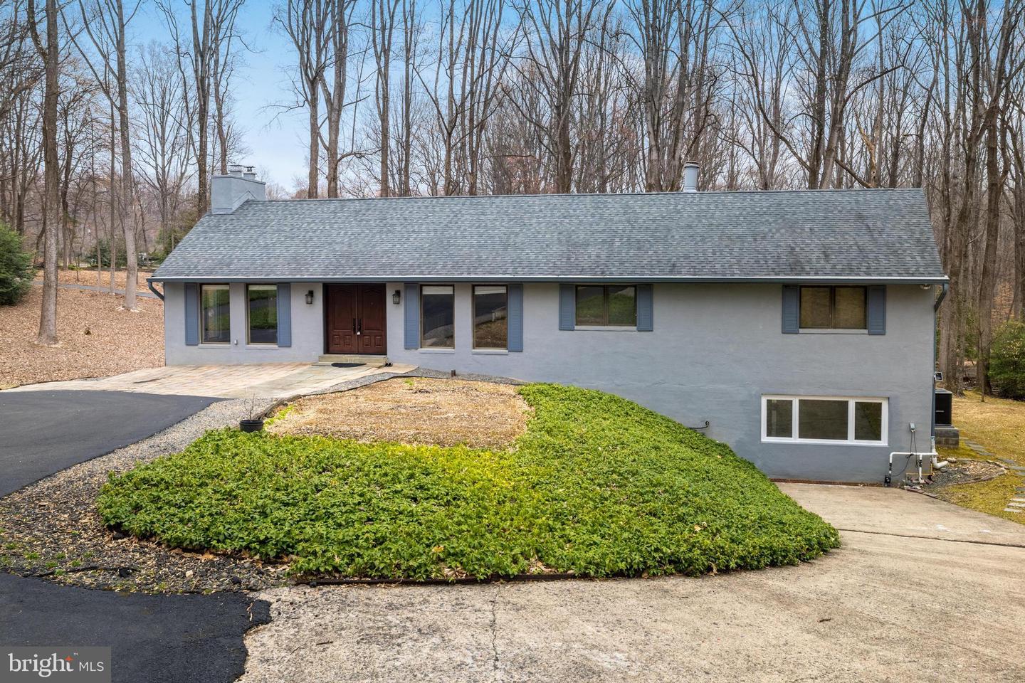 247 SPRINGVALE RD, GREAT FALLS, Virginia 22066, 4 Bedrooms Bedrooms, ,4 BathroomsBathrooms,Residential,For sale,247 SPRINGVALE RD,VAFX2228488 MLS # VAFX2228488