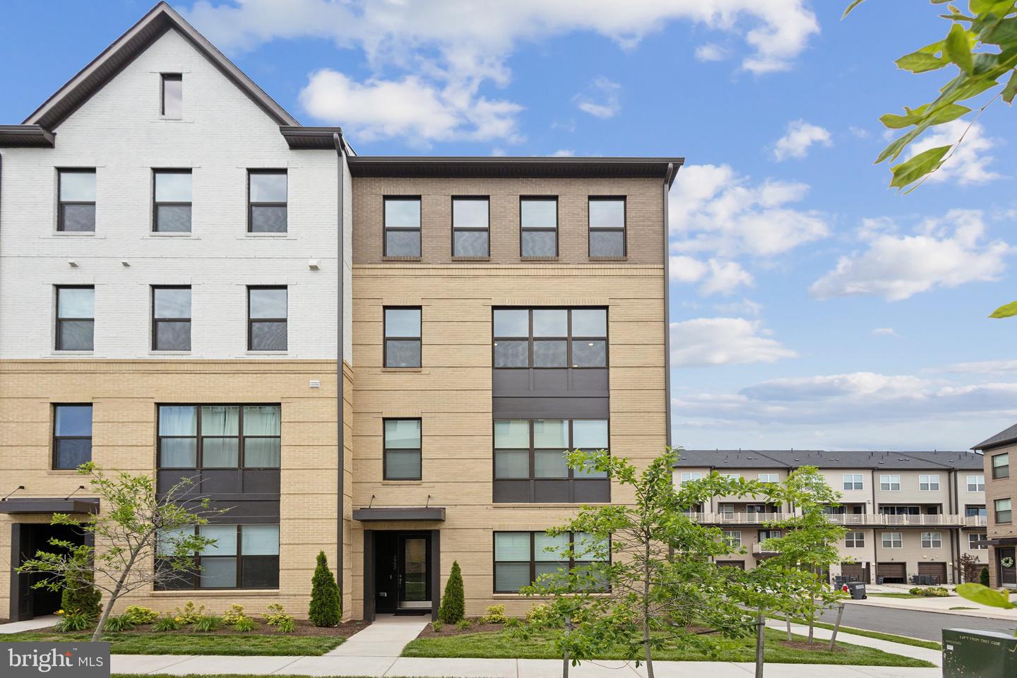 4902 LONGMIRE WAY #24, CHANTILLY, Virginia 20151, 3 Bedrooms Bedrooms, ,2 BathroomsBathrooms,Residential,For sale,4902 LONGMIRE WAY #24,VAFX2228626 MLS # VAFX2228626