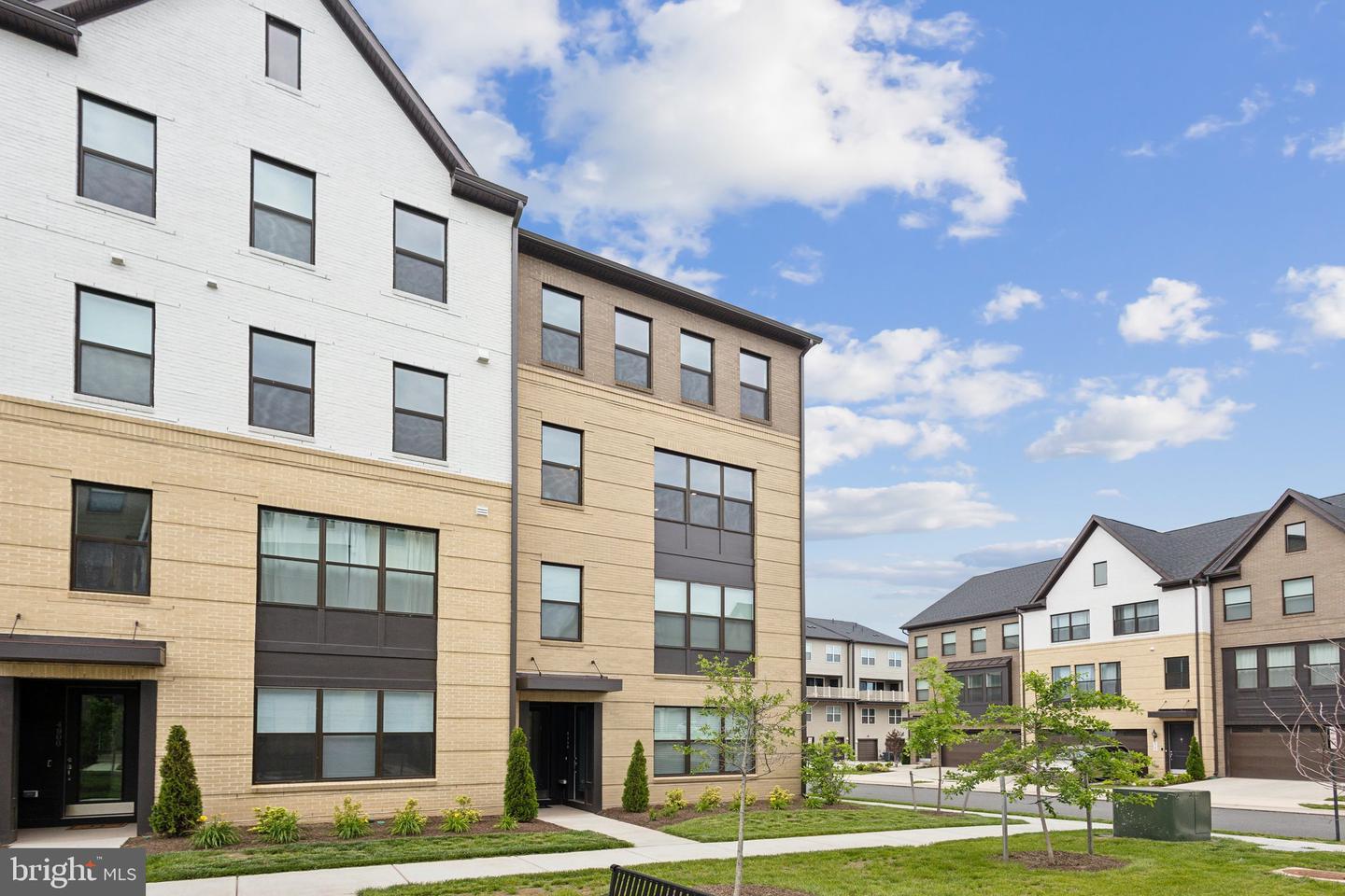4902 LONGMIRE WAY #24, CHANTILLY, Virginia 20151, 3 Bedrooms Bedrooms, ,2 BathroomsBathrooms,Residential,For sale,4902 LONGMIRE WAY #24,VAFX2228626 MLS # VAFX2228626