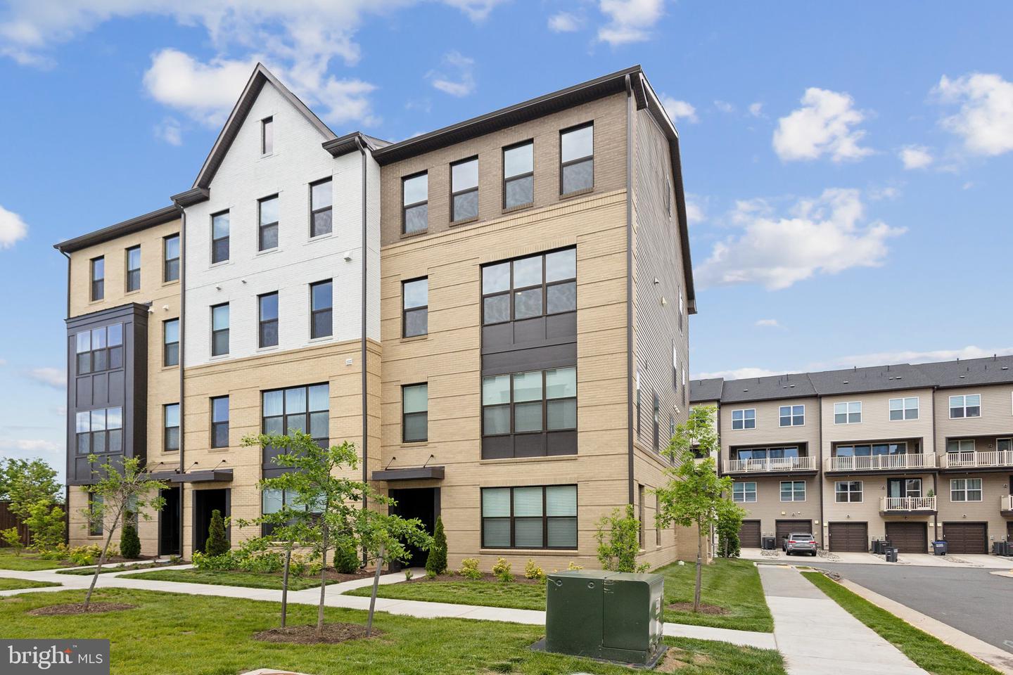 4902 LONGMIRE WAY #24, CHANTILLY, Virginia 20151, 3 Bedrooms Bedrooms, ,2 BathroomsBathrooms,Residential,For sale,4902 LONGMIRE WAY #24,VAFX2228626 MLS # VAFX2228626