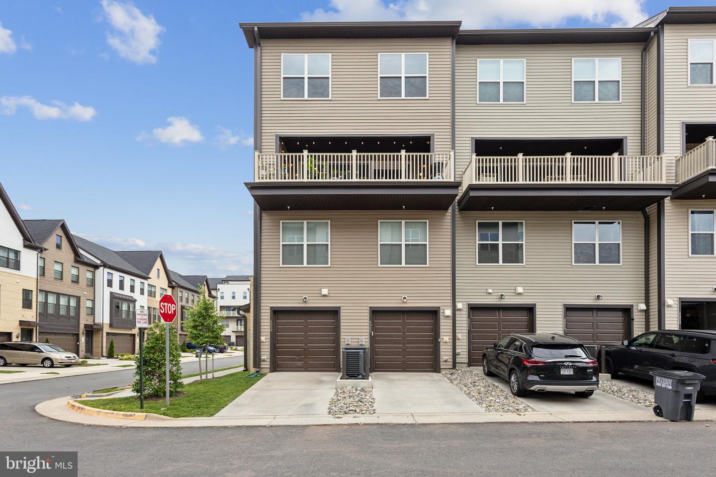 4902 LONGMIRE WAY #24, CHANTILLY, Virginia 20151, 3 Bedrooms Bedrooms, ,2 BathroomsBathrooms,Residential,For sale,4902 LONGMIRE WAY #24,VAFX2228626 MLS # VAFX2228626