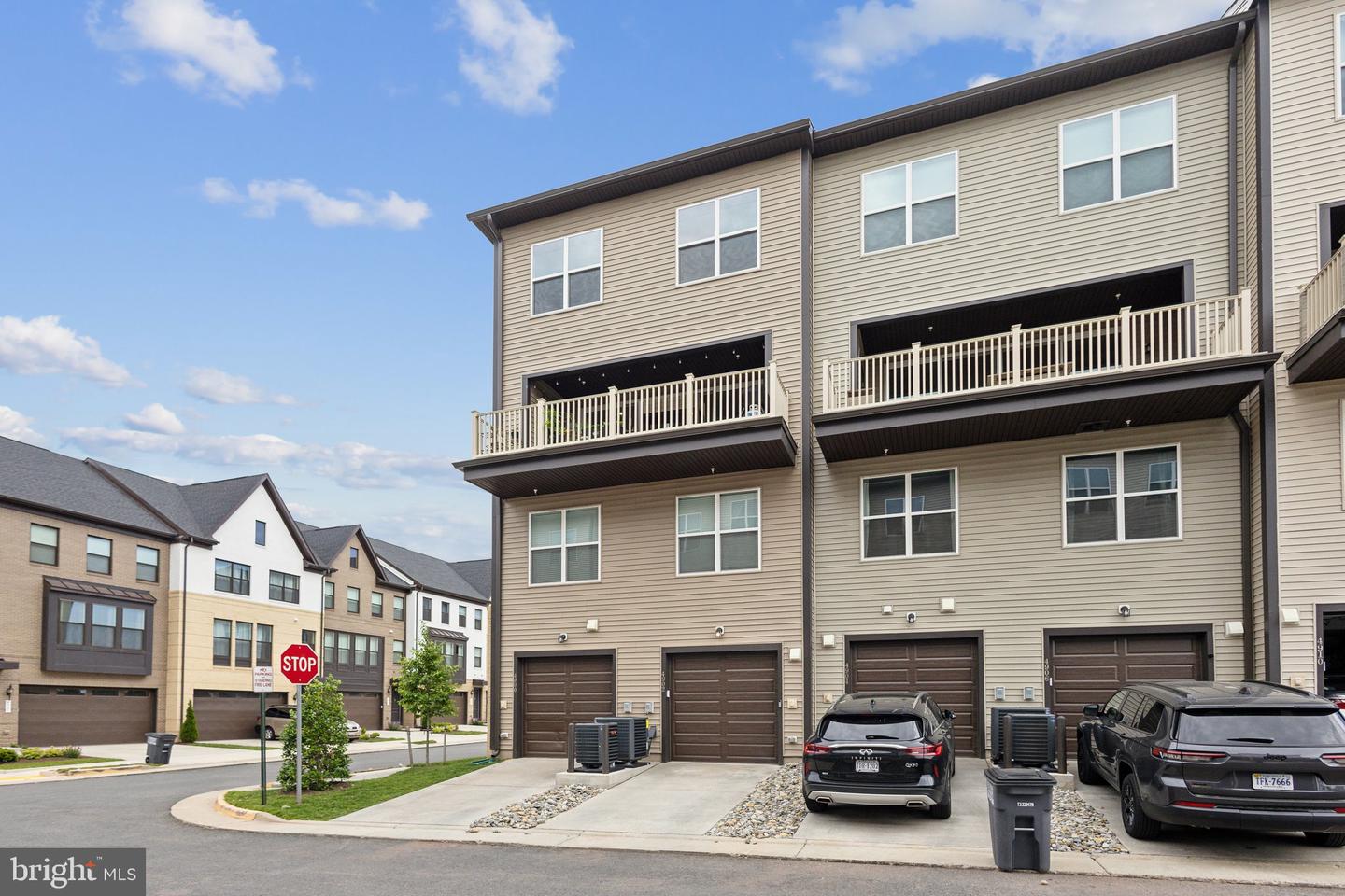 4902 LONGMIRE WAY #24, CHANTILLY, Virginia 20151, 3 Bedrooms Bedrooms, ,2 BathroomsBathrooms,Residential,For sale,4902 LONGMIRE WAY #24,VAFX2228626 MLS # VAFX2228626