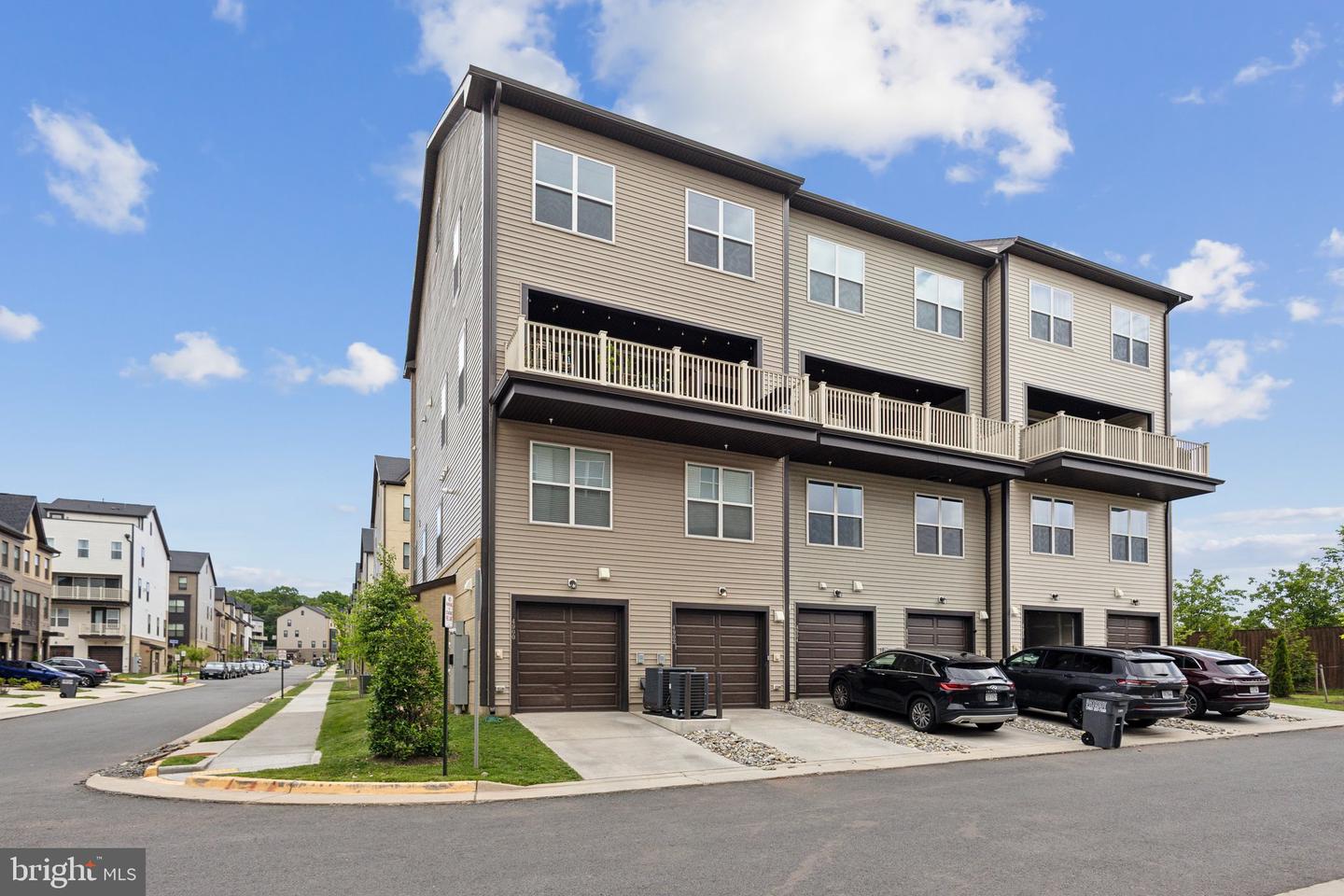 4902 LONGMIRE WAY #24, CHANTILLY, Virginia 20151, 3 Bedrooms Bedrooms, ,2 BathroomsBathrooms,Residential,For sale,4902 LONGMIRE WAY #24,VAFX2228626 MLS # VAFX2228626