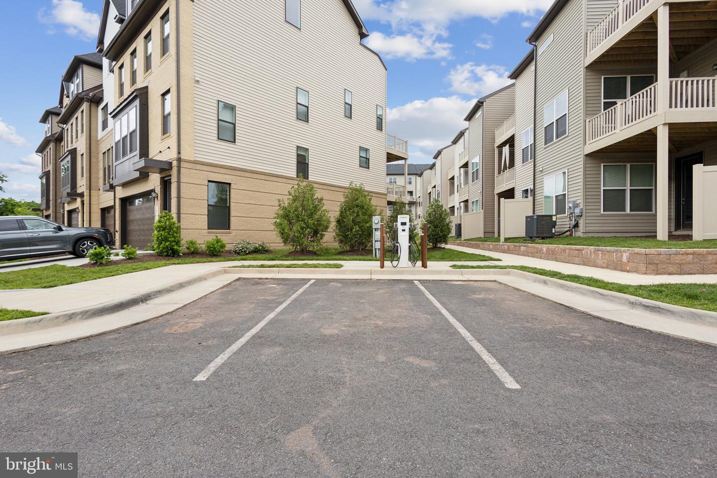 4902 LONGMIRE WAY #24, CHANTILLY, Virginia 20151, 3 Bedrooms Bedrooms, ,2 BathroomsBathrooms,Residential,For sale,4902 LONGMIRE WAY #24,VAFX2228626 MLS # VAFX2228626